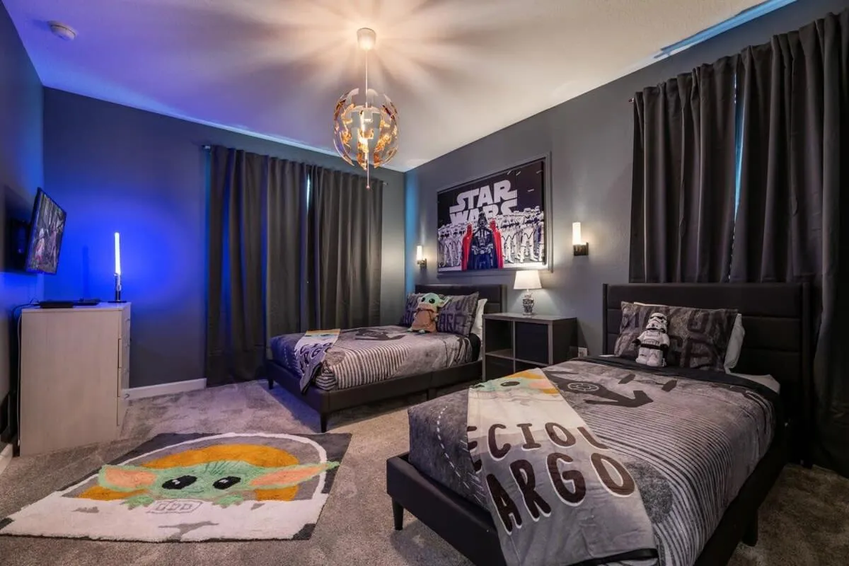 Bed in Themed Home 5BR - Private Pool, Prime Location