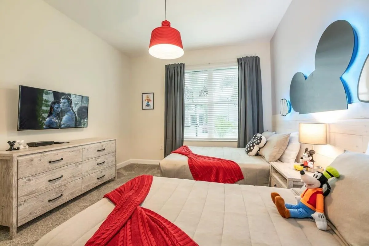 Bed in Themed Home 5BR - Private Pool, Prime Location