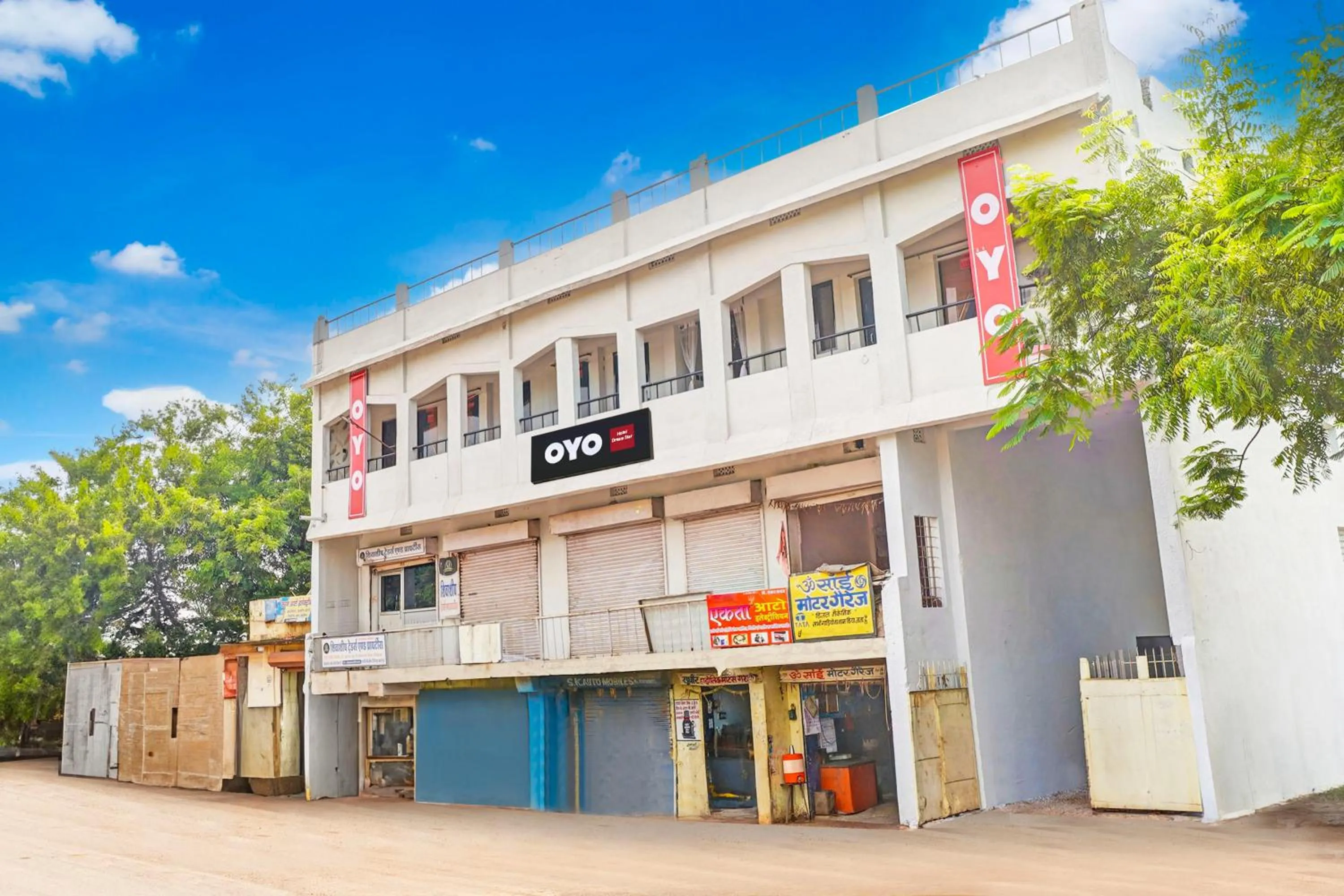 Facade/entrance in Hotel O Dream Star