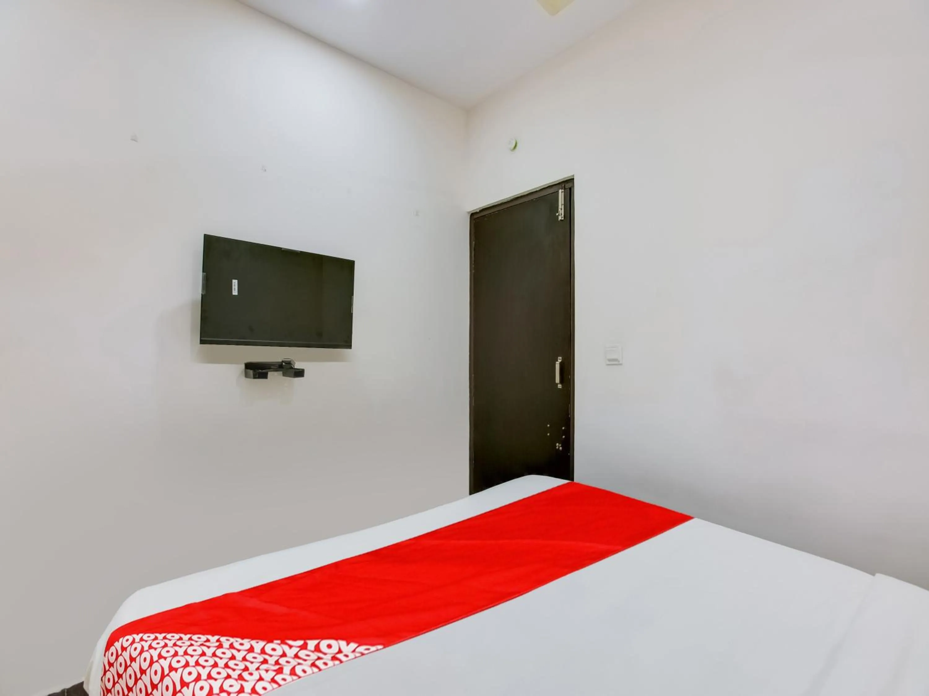 Bedroom, Bed in Hotel O Manjushree Boarding & Lodging nearby Dr.BR Ambedkar Stadium Basveshwar nagar