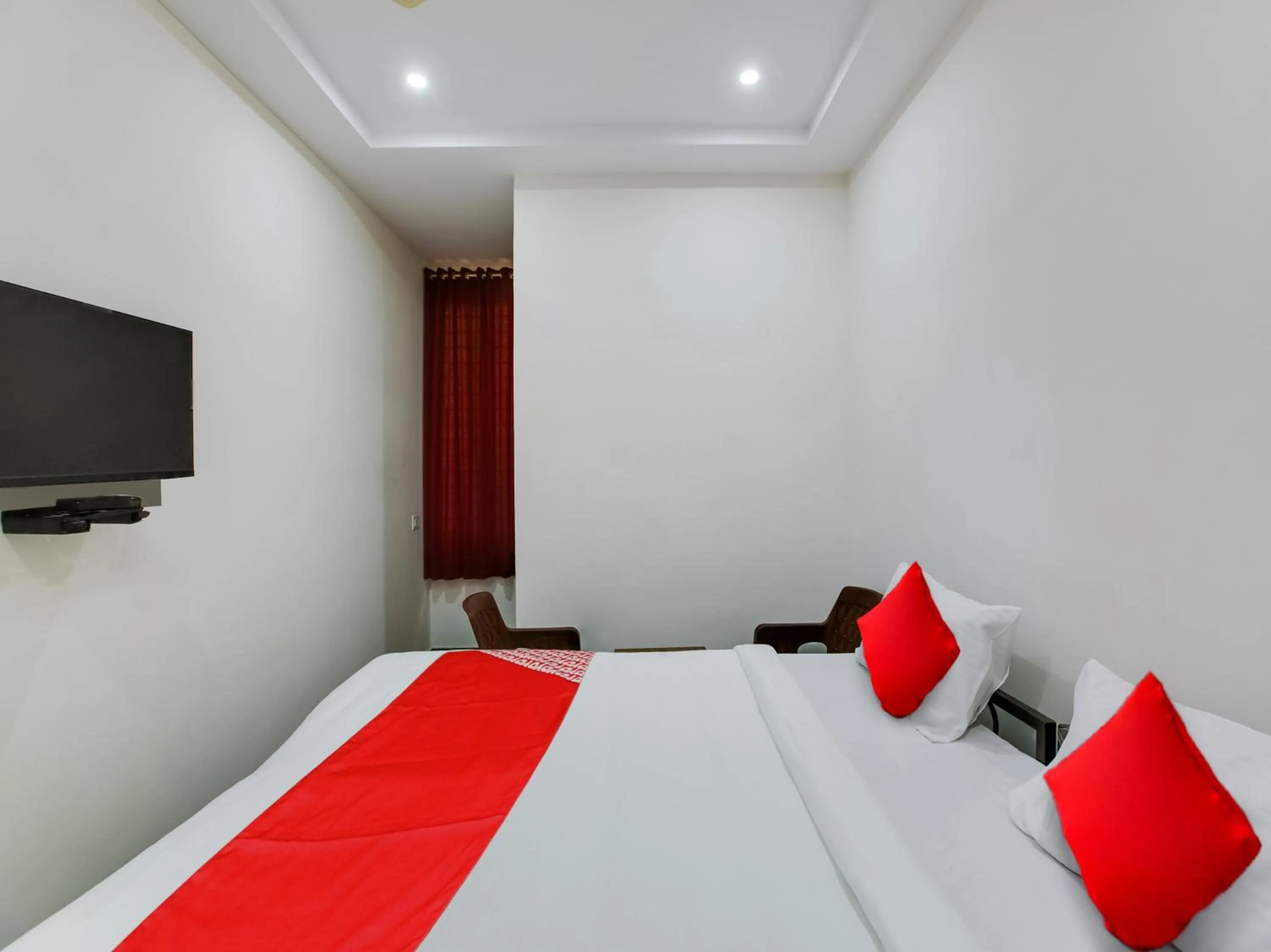 Bedroom, Bed in Hotel O Manjushree Boarding & Lodging nearby Dr.BR Ambedkar Stadium Basveshwar nagar