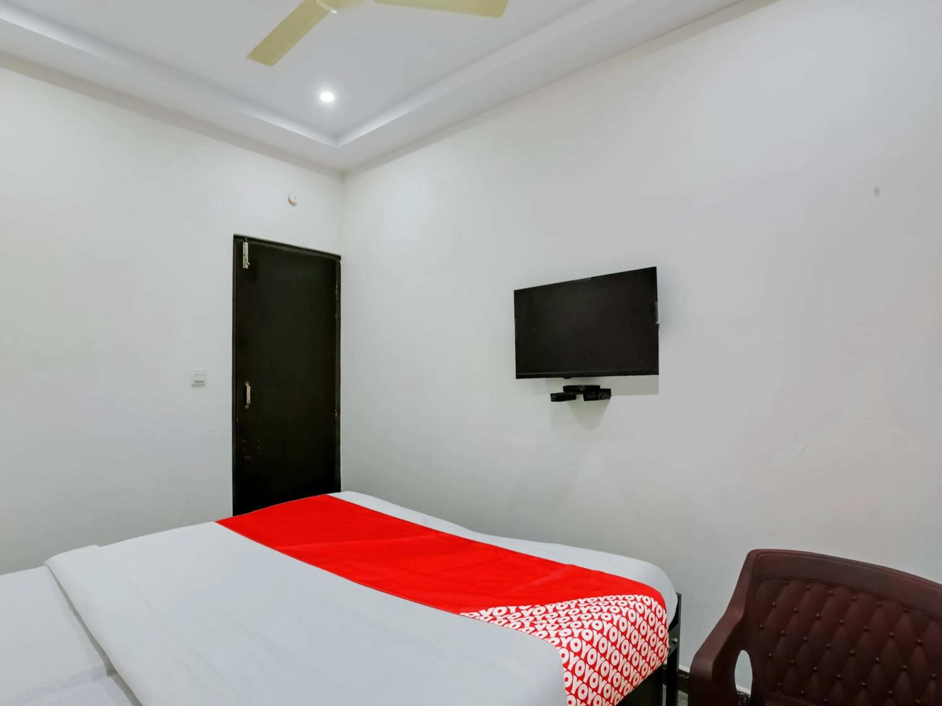 Bedroom, Bed in Hotel O Manjushree Boarding & Lodging nearby Dr.BR Ambedkar Stadium Basveshwar nagar