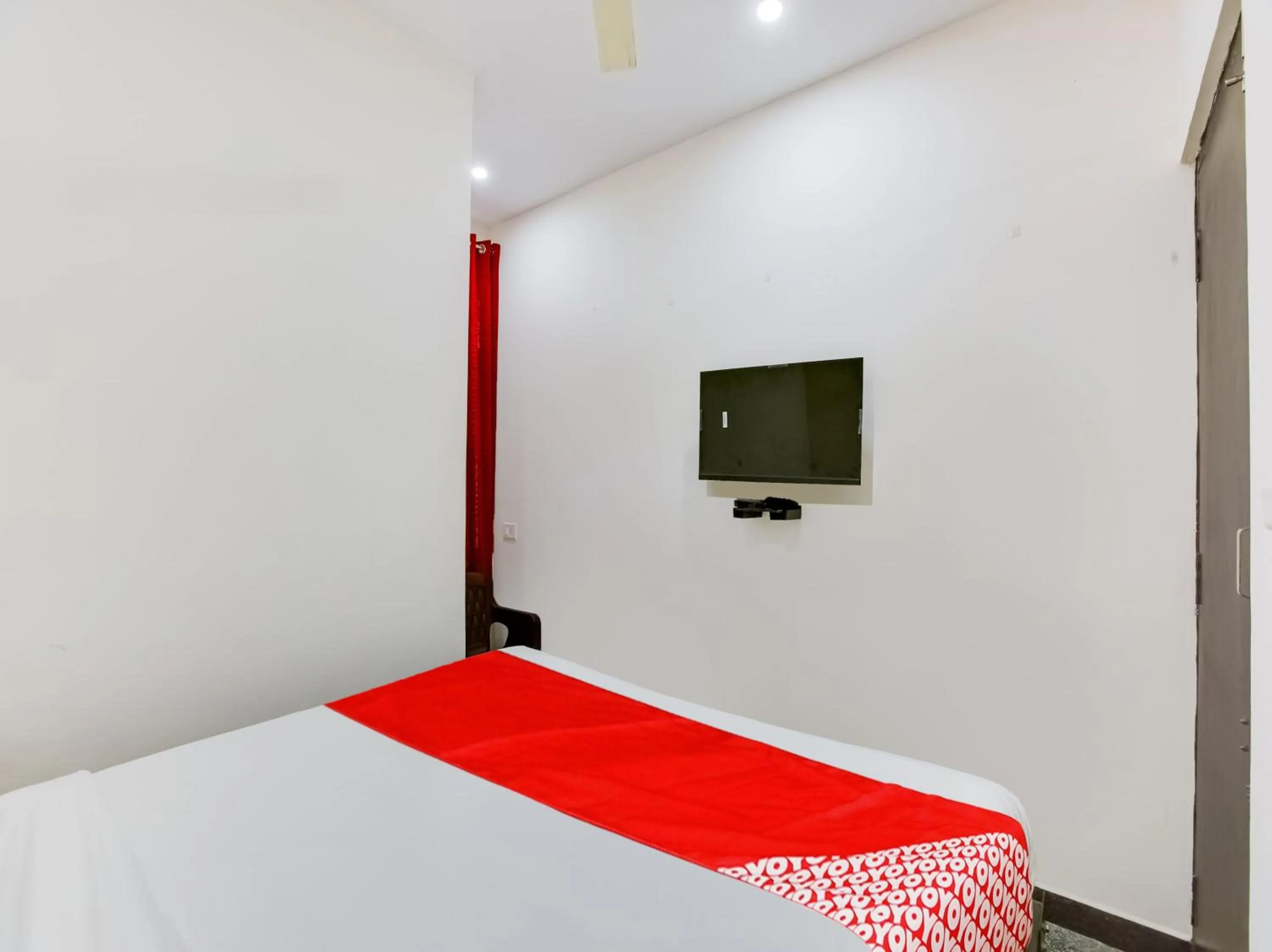Bedroom, Bed in Hotel O Manjushree Boarding & Lodging nearby Dr.BR Ambedkar Stadium Basveshwar nagar