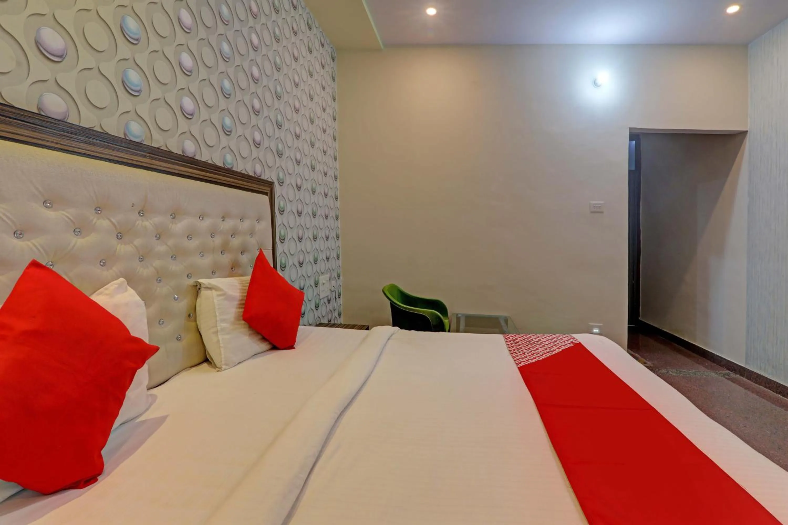 Bedroom in Hotel O Kriti Green