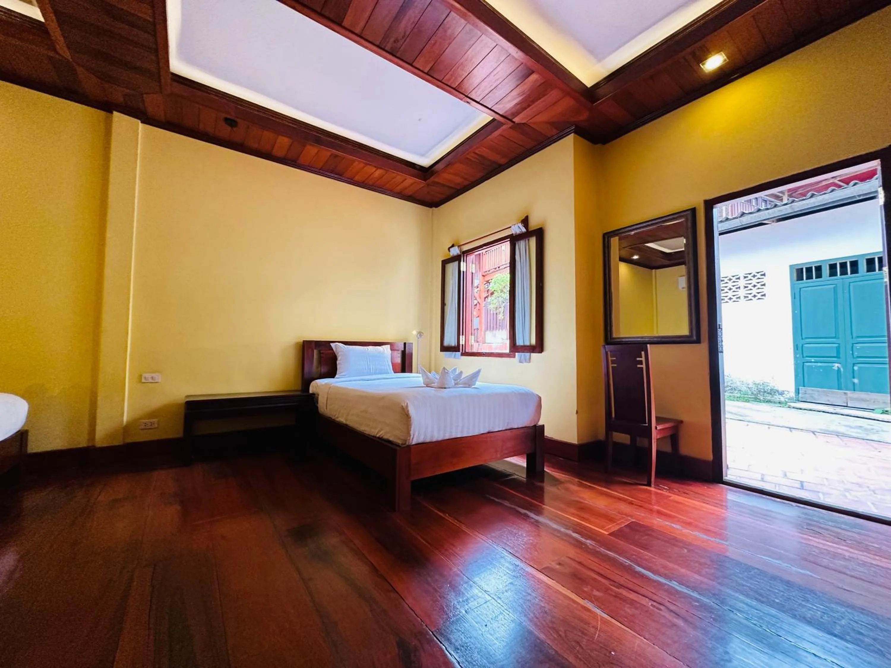 Bed in Villa Phonethip Mekong Riverside