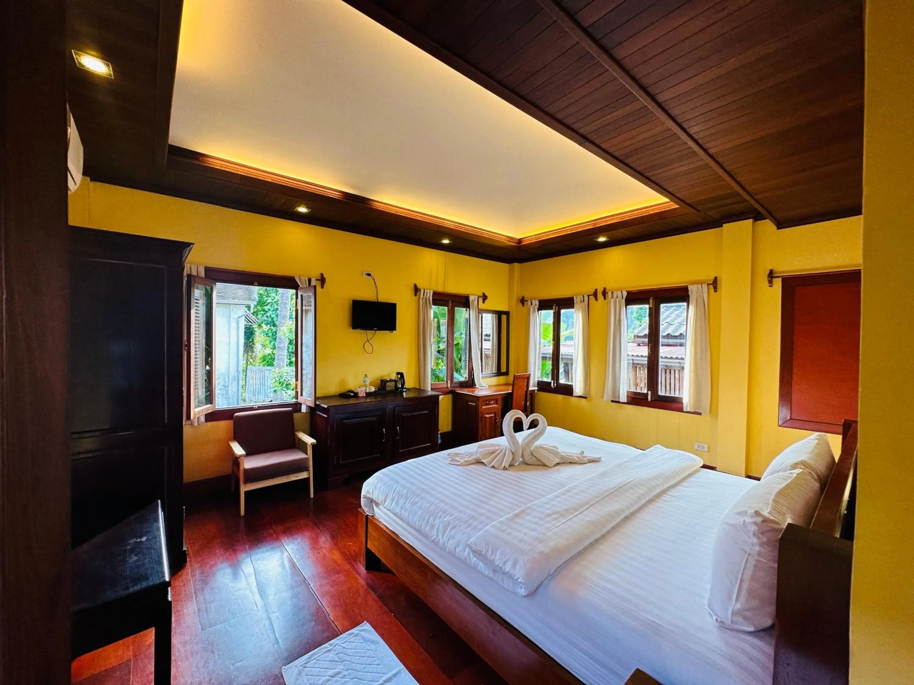 Bed in Villa Phonethip Mekong Riverside