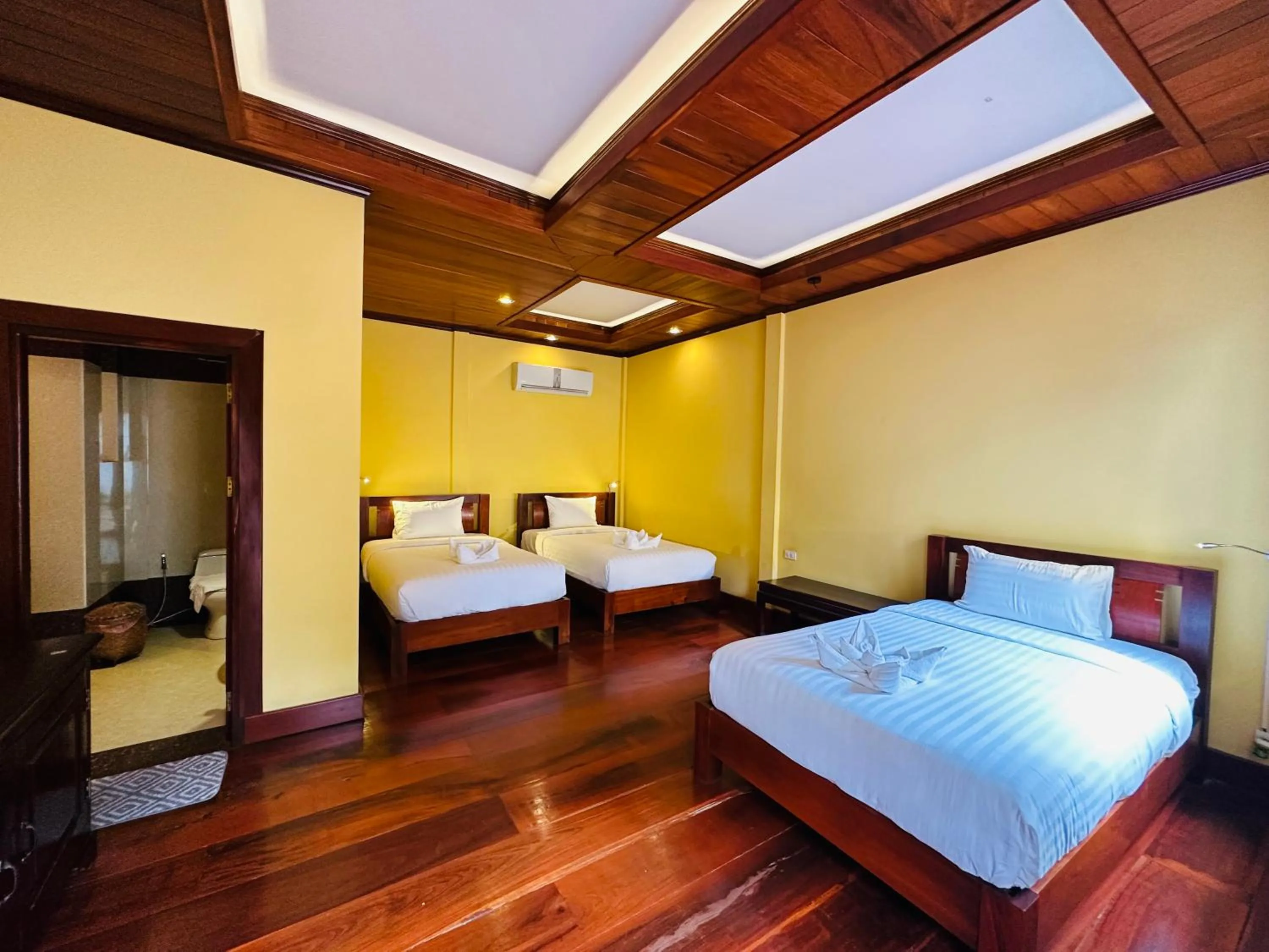 Bed in Villa Phonethip Mekong Riverside