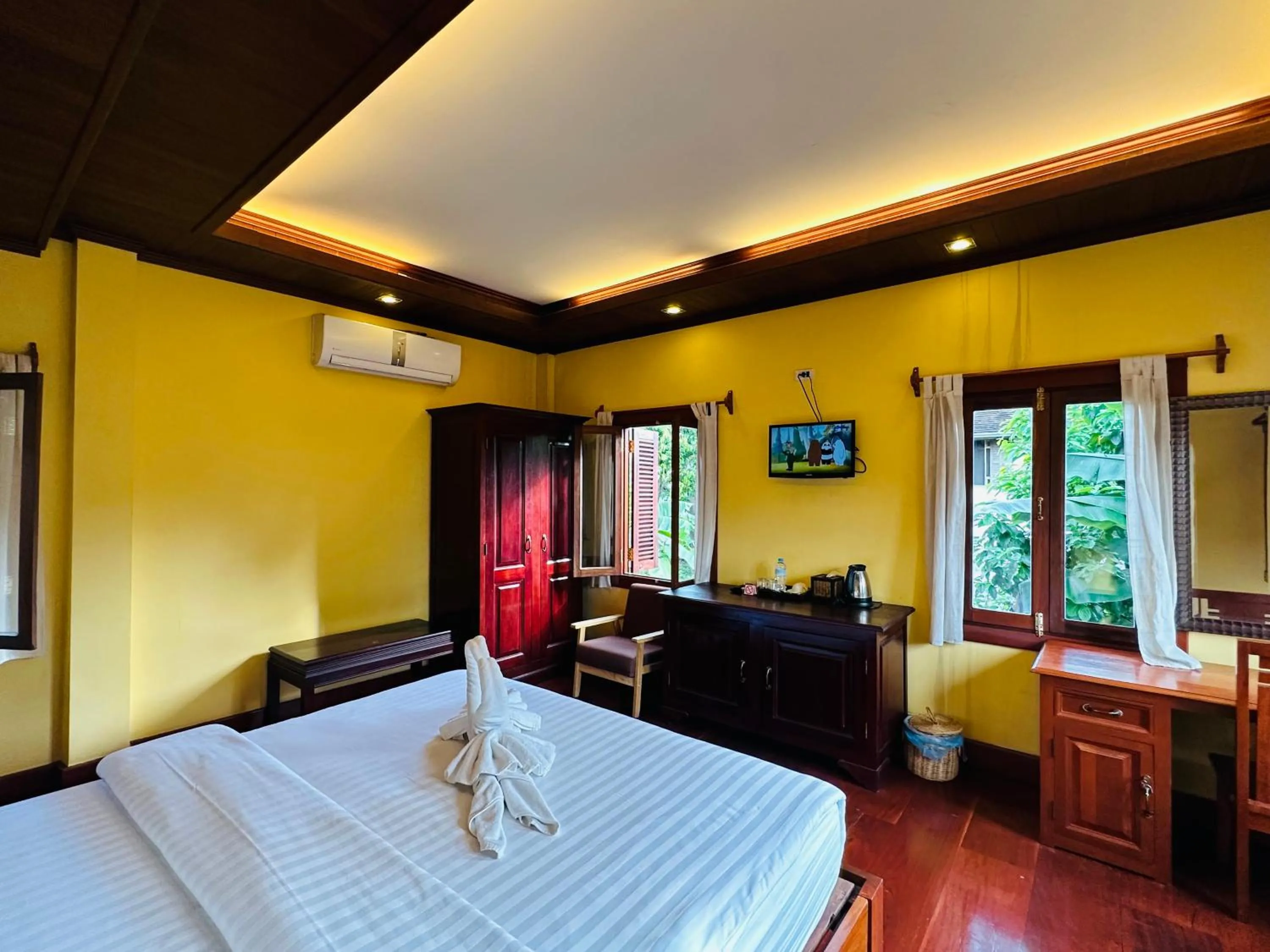 Communal lounge/ TV room, Bed in Villa Phonethip Mekong Riverside