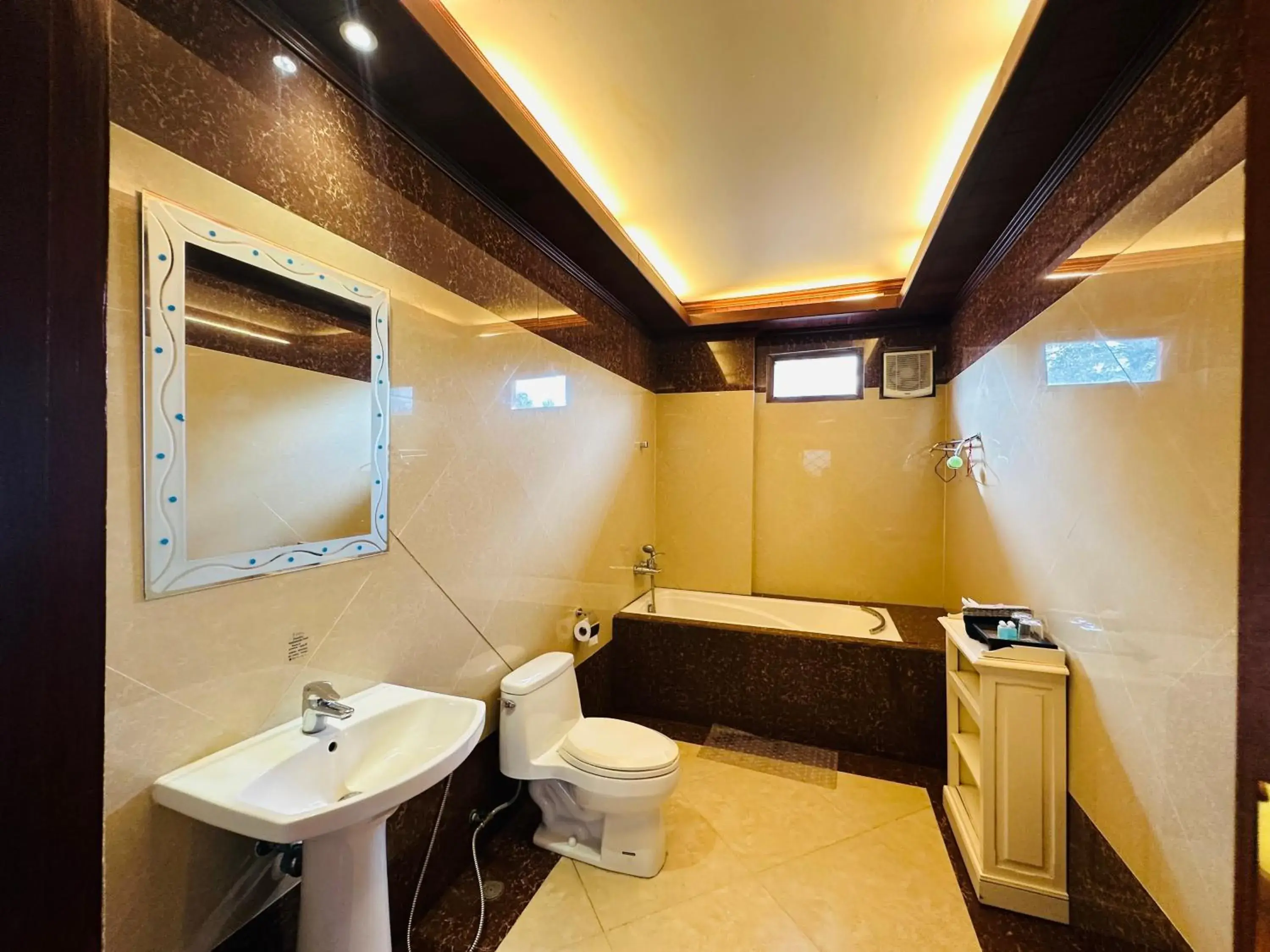 Deluxe King Suite in Villa Phonethip Mekong Riverside Deluxe King Suite in Villa Phonethip Mekong Riverside