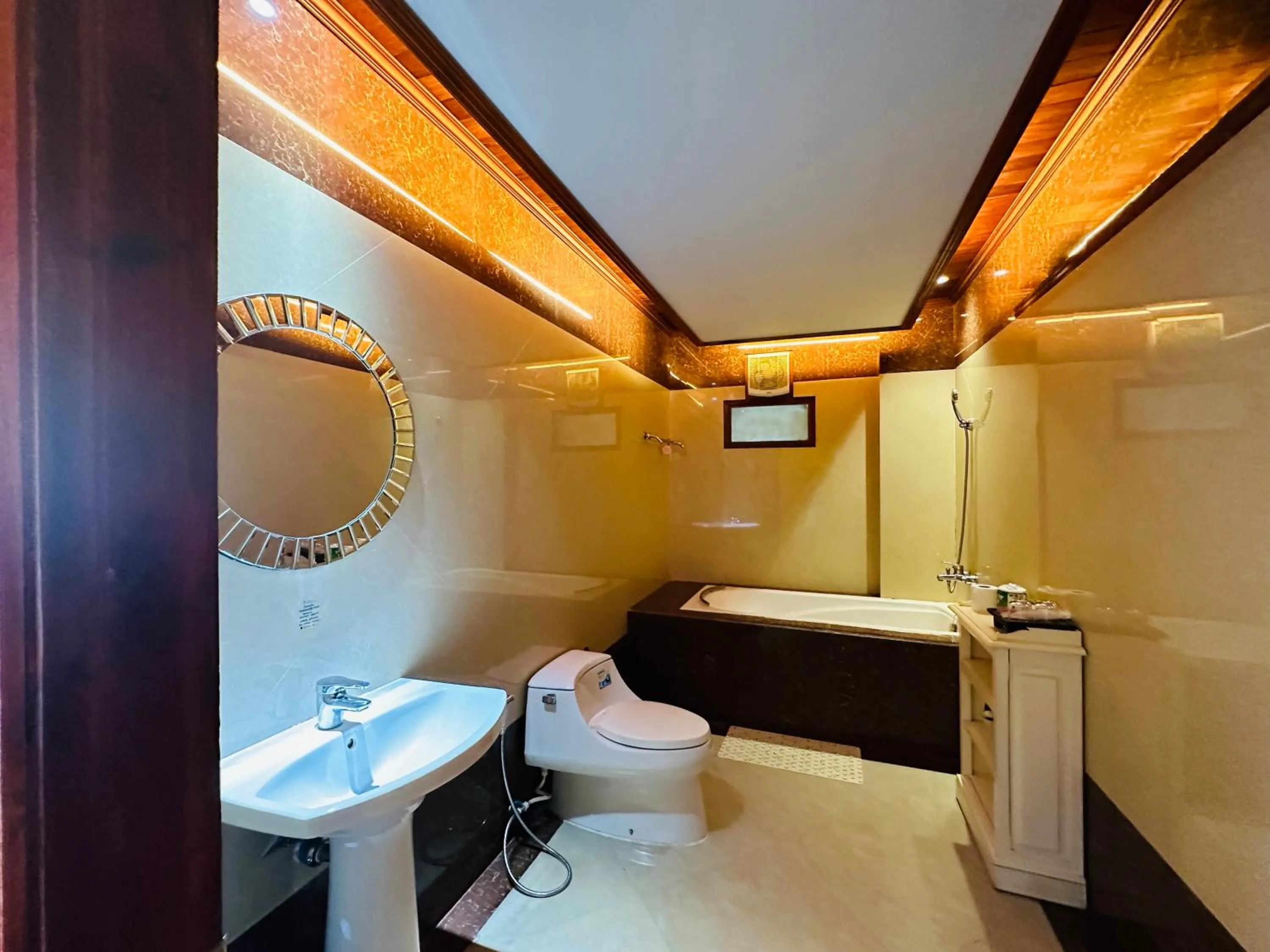 Toilet in Villa Phonethip Mekong Riverside