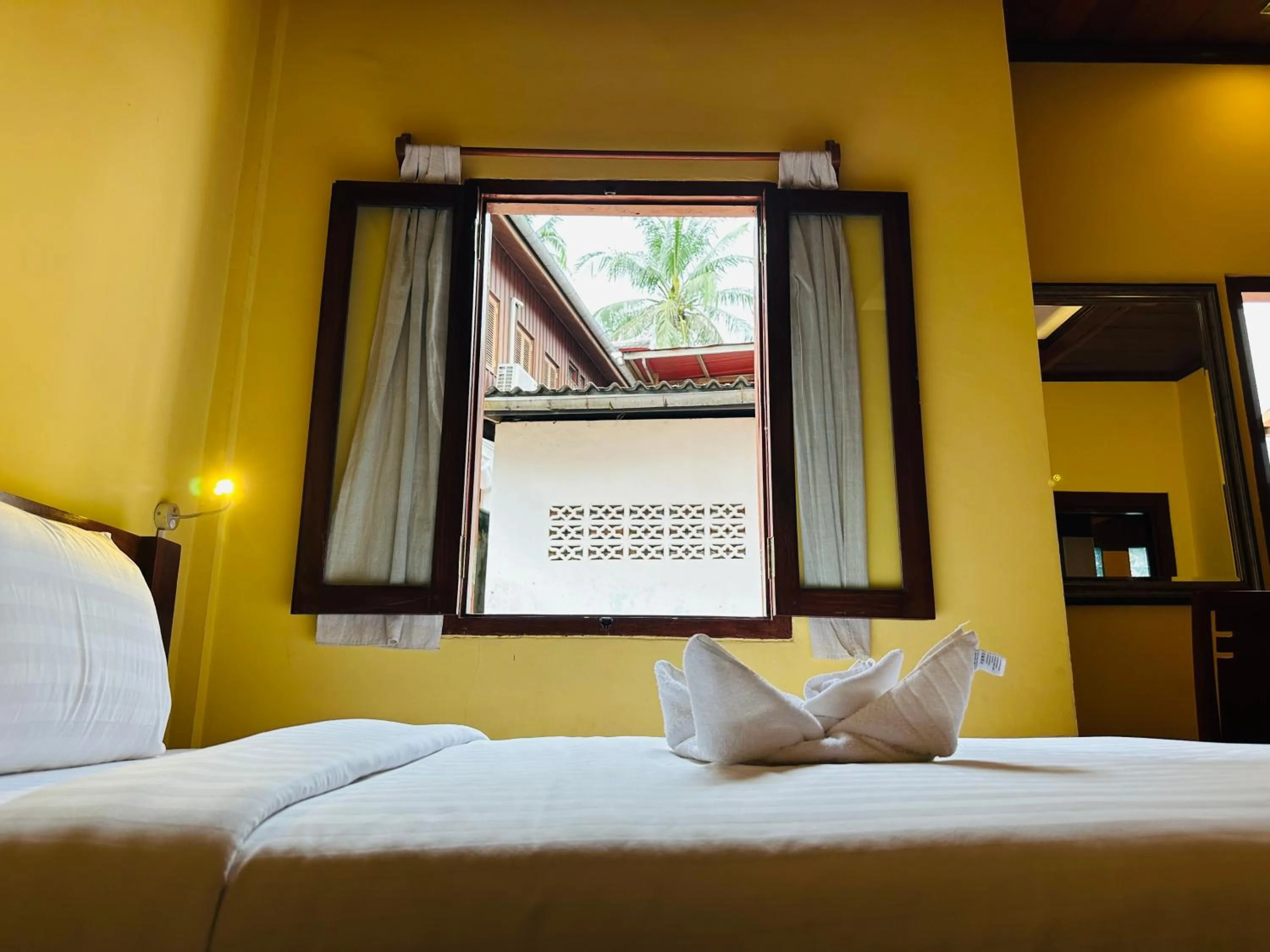 Bed in Villa Phonethip Mekong Riverside