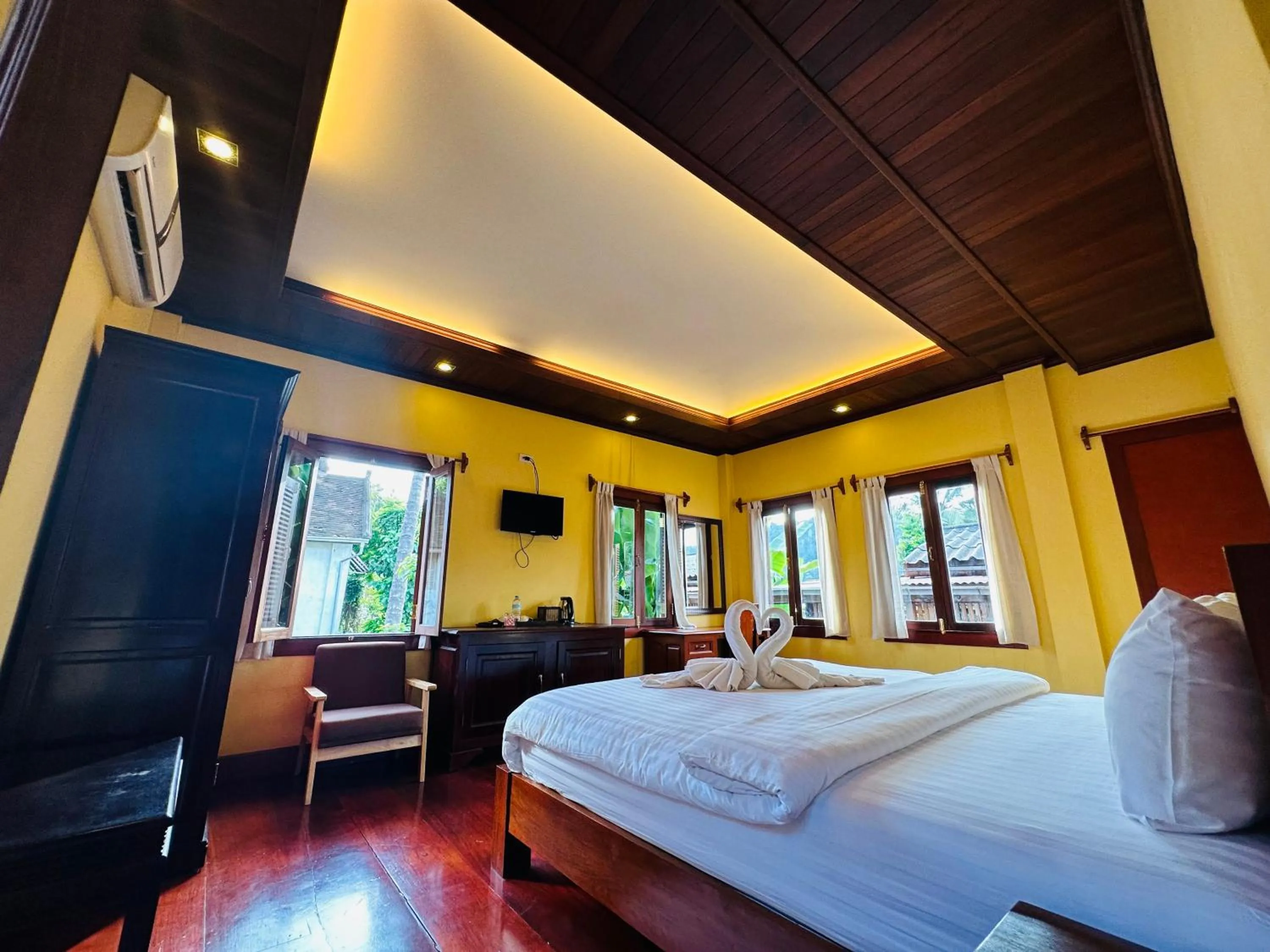 Bed in Villa Phonethip Mekong Riverside