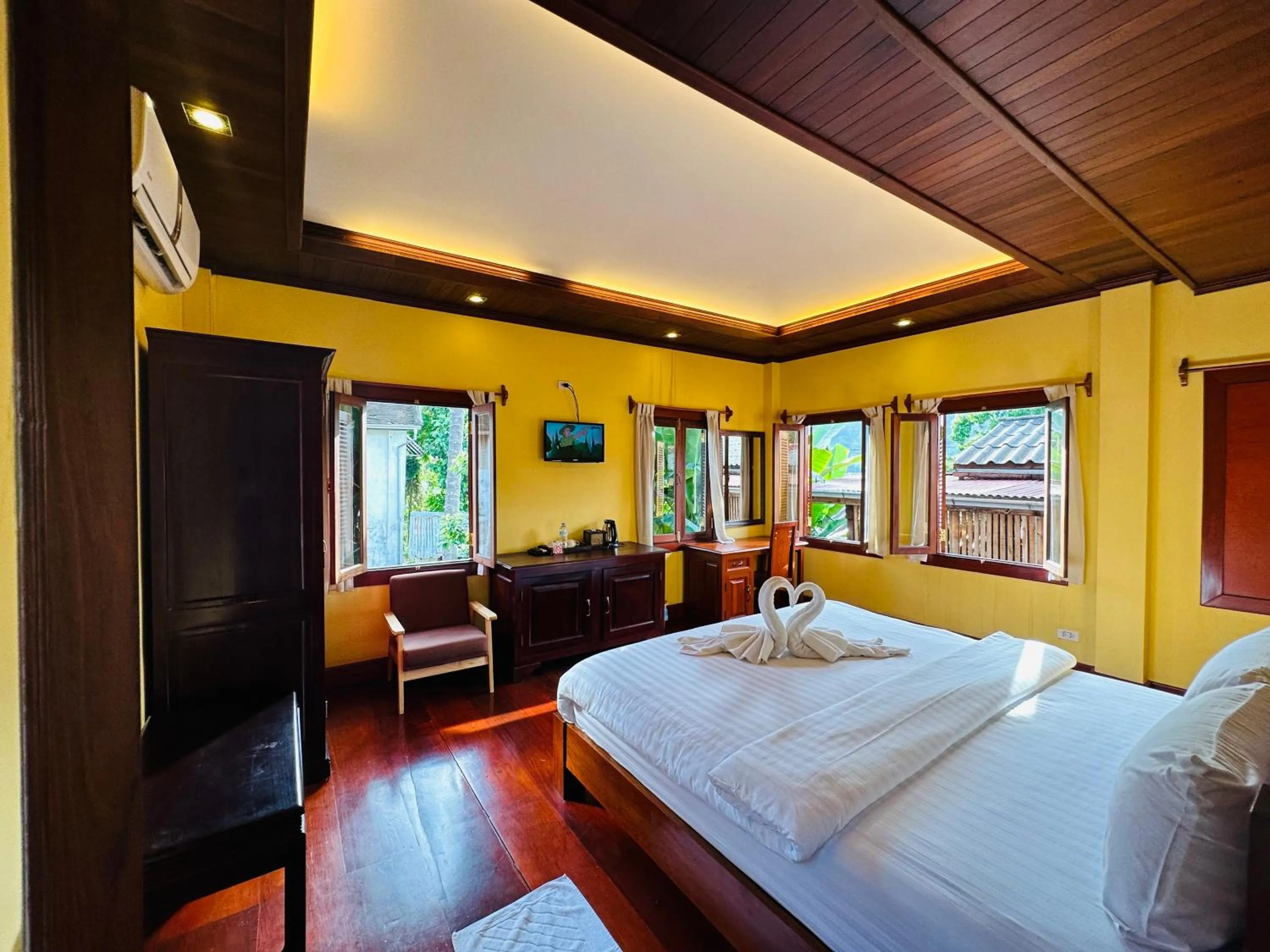 Bed in Villa Phonethip Mekong Riverside