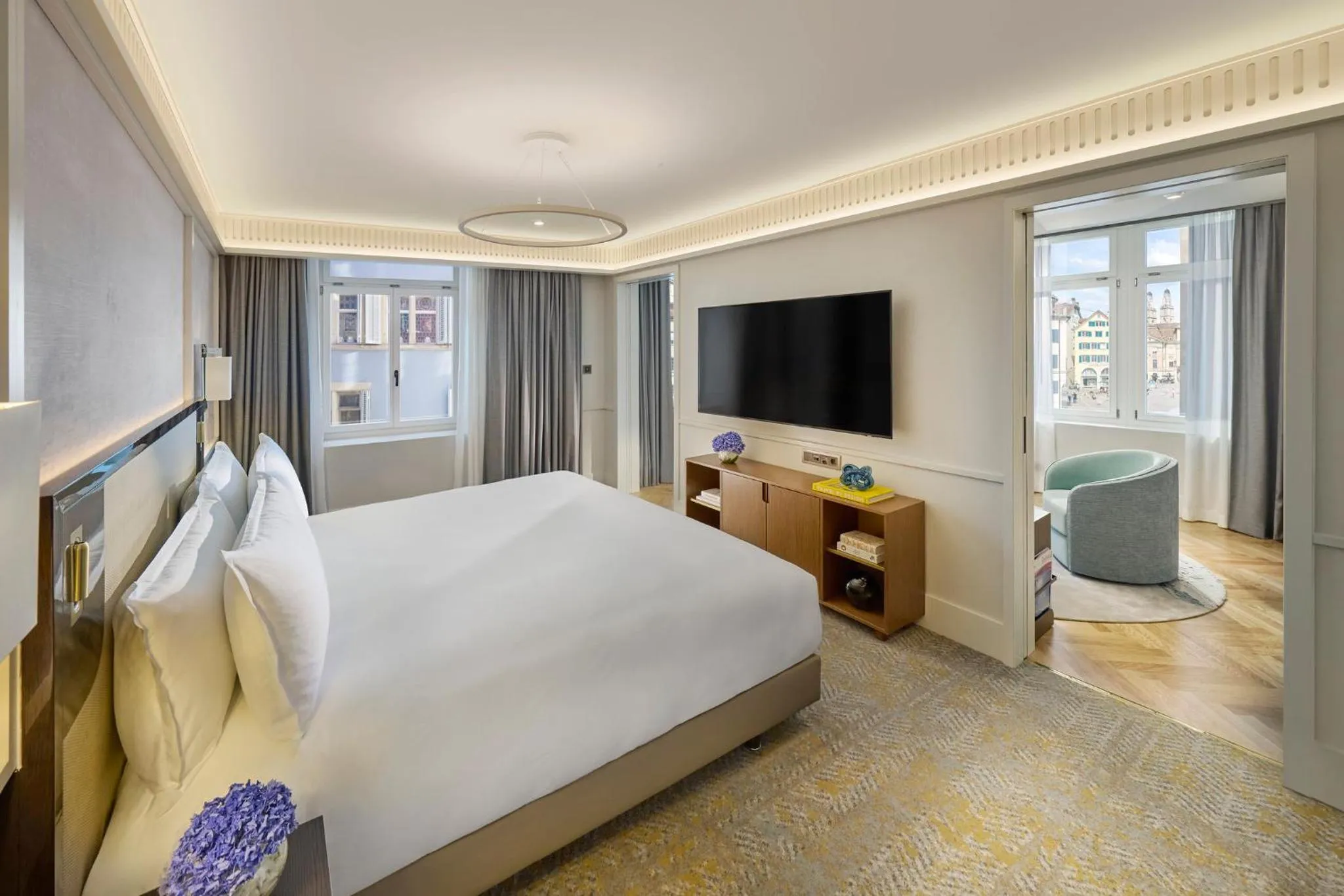 Photo of the whole room, Bed in Mandarin Oriental Savoy, Zurich