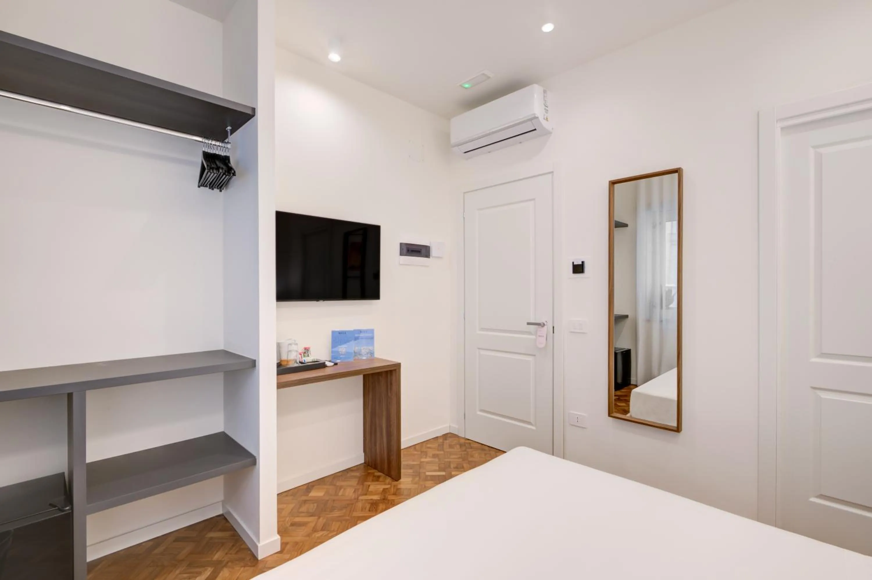 Bed in Well Suites - Piazza dei Martiri