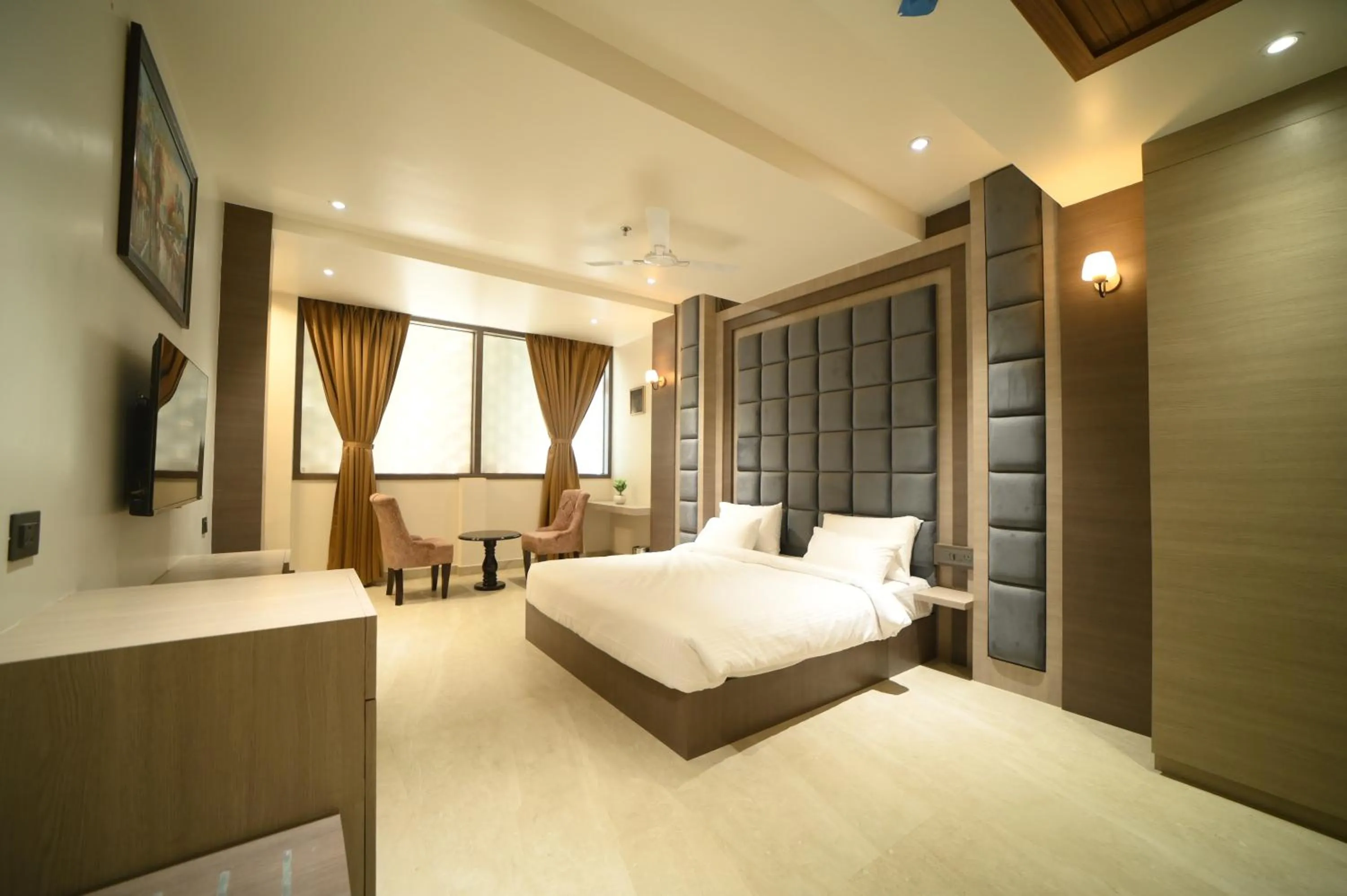 Bed in Hotel Gold In Leaf