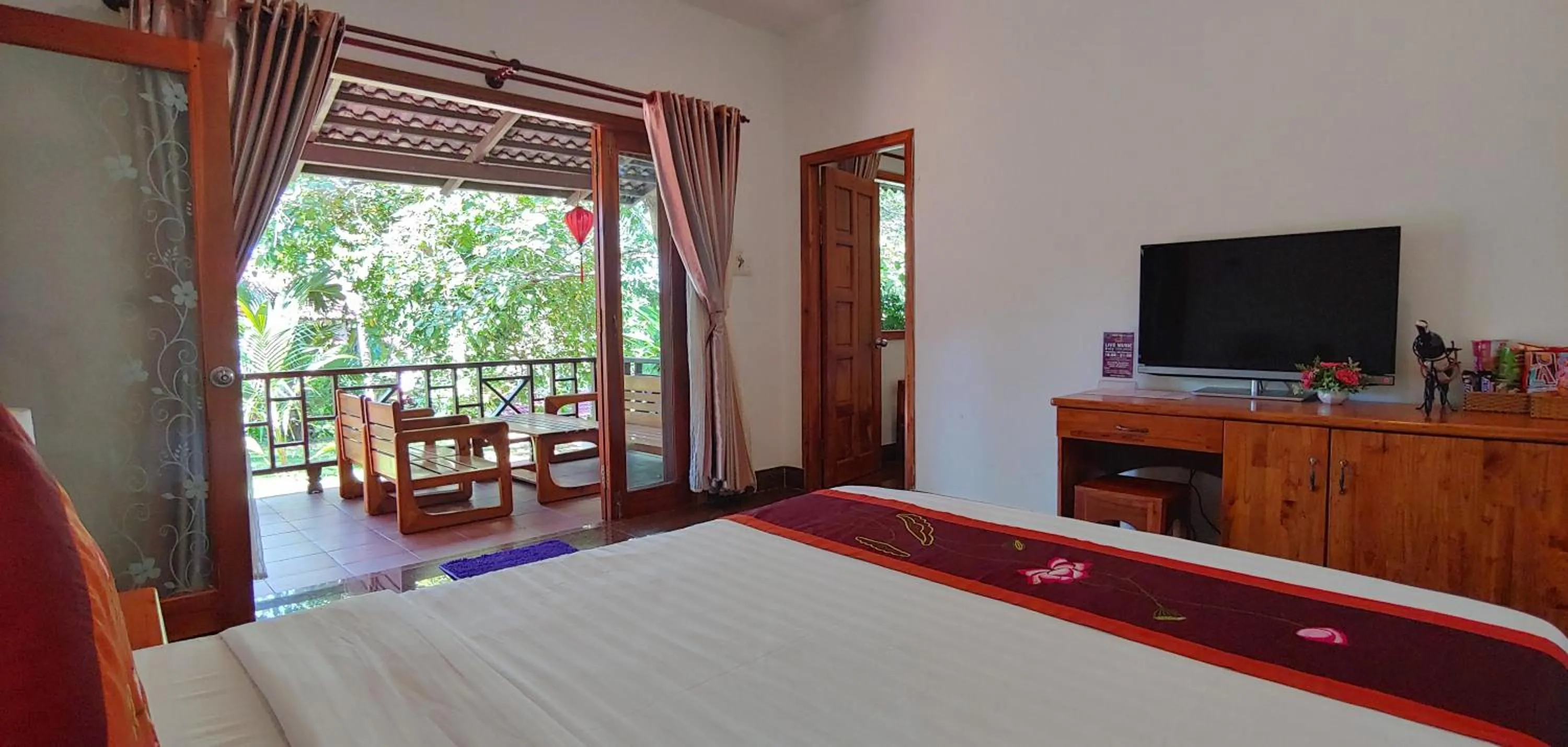 Photo of the whole room, Bed in Hong Bin Bungalow