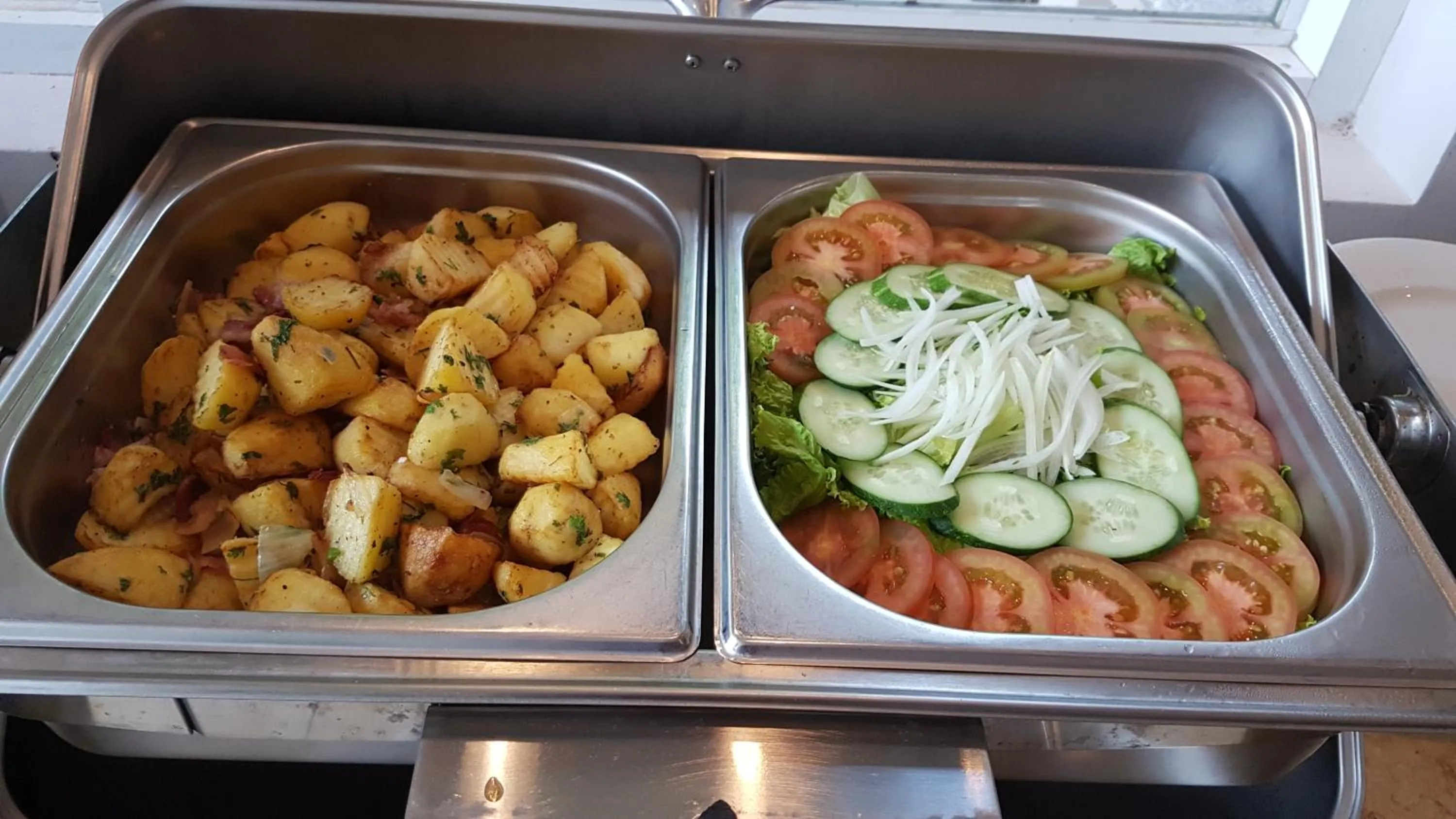 Buffet breakfast in Hong Bin Bungalow