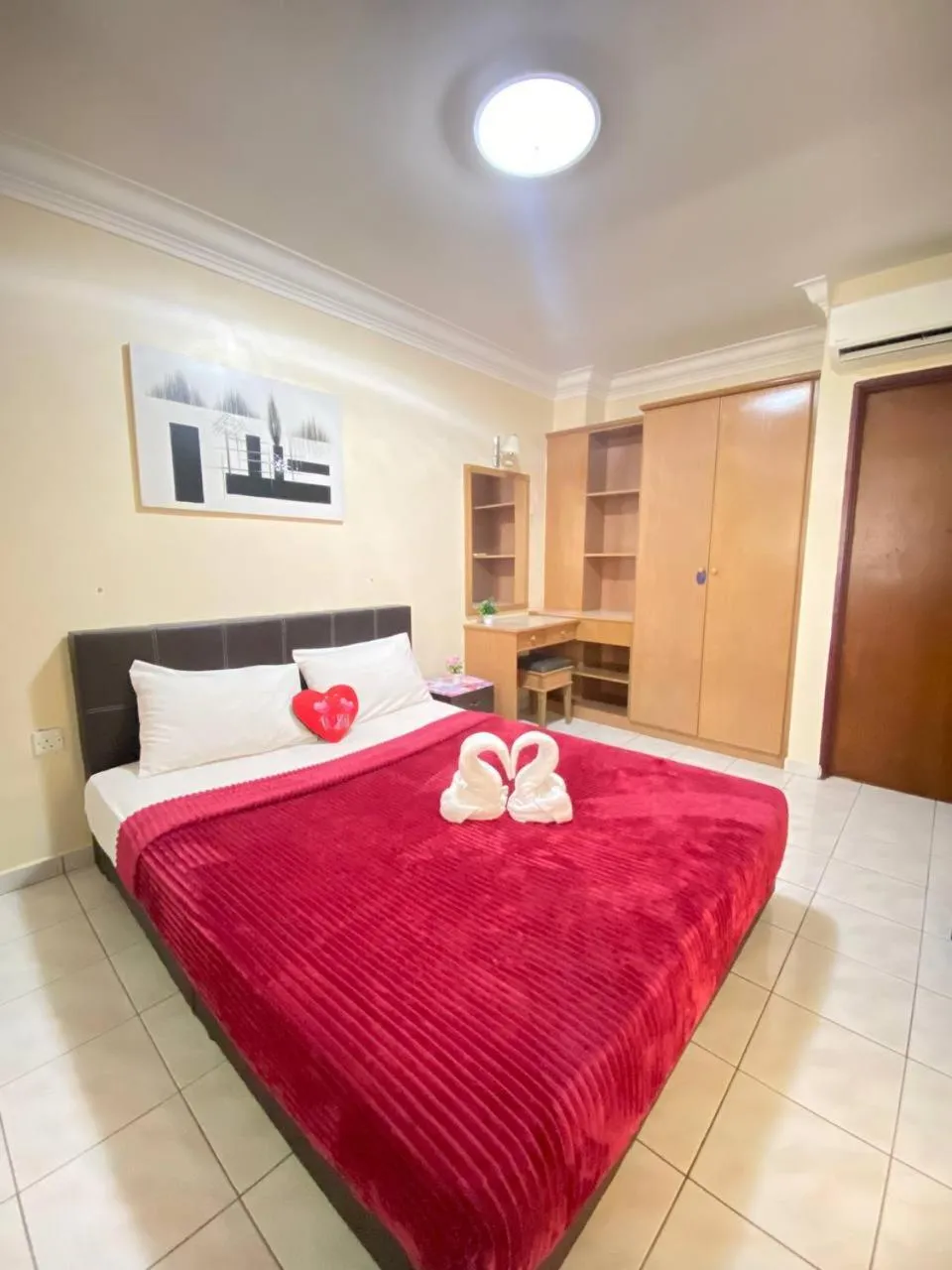 Bedroom, Bed in Teluk Batik Holiday Apartment