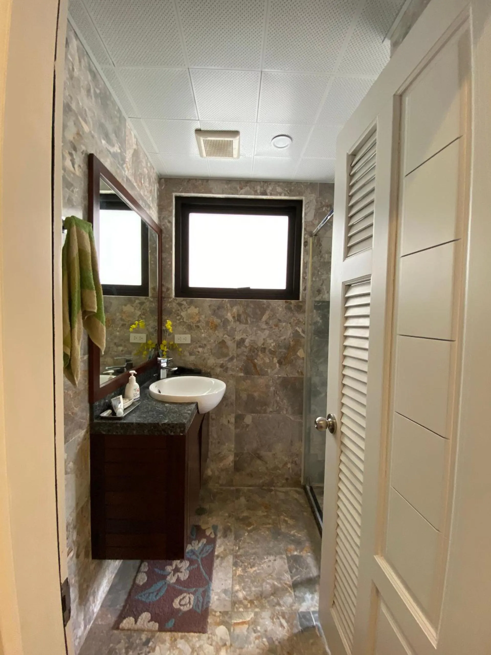 Shower in Hi.Home House near Lake