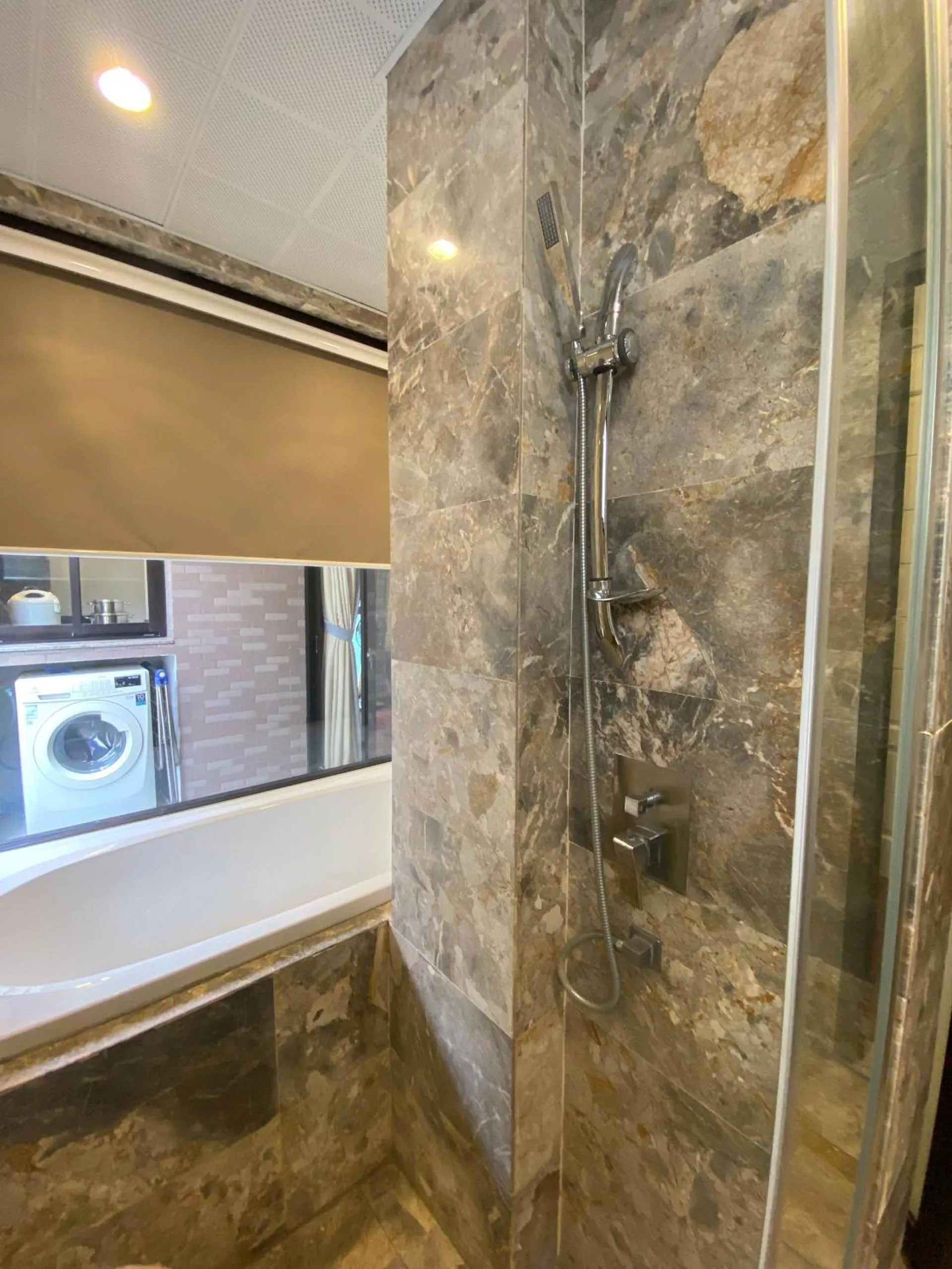 Shower in Hi.Home House near Lake