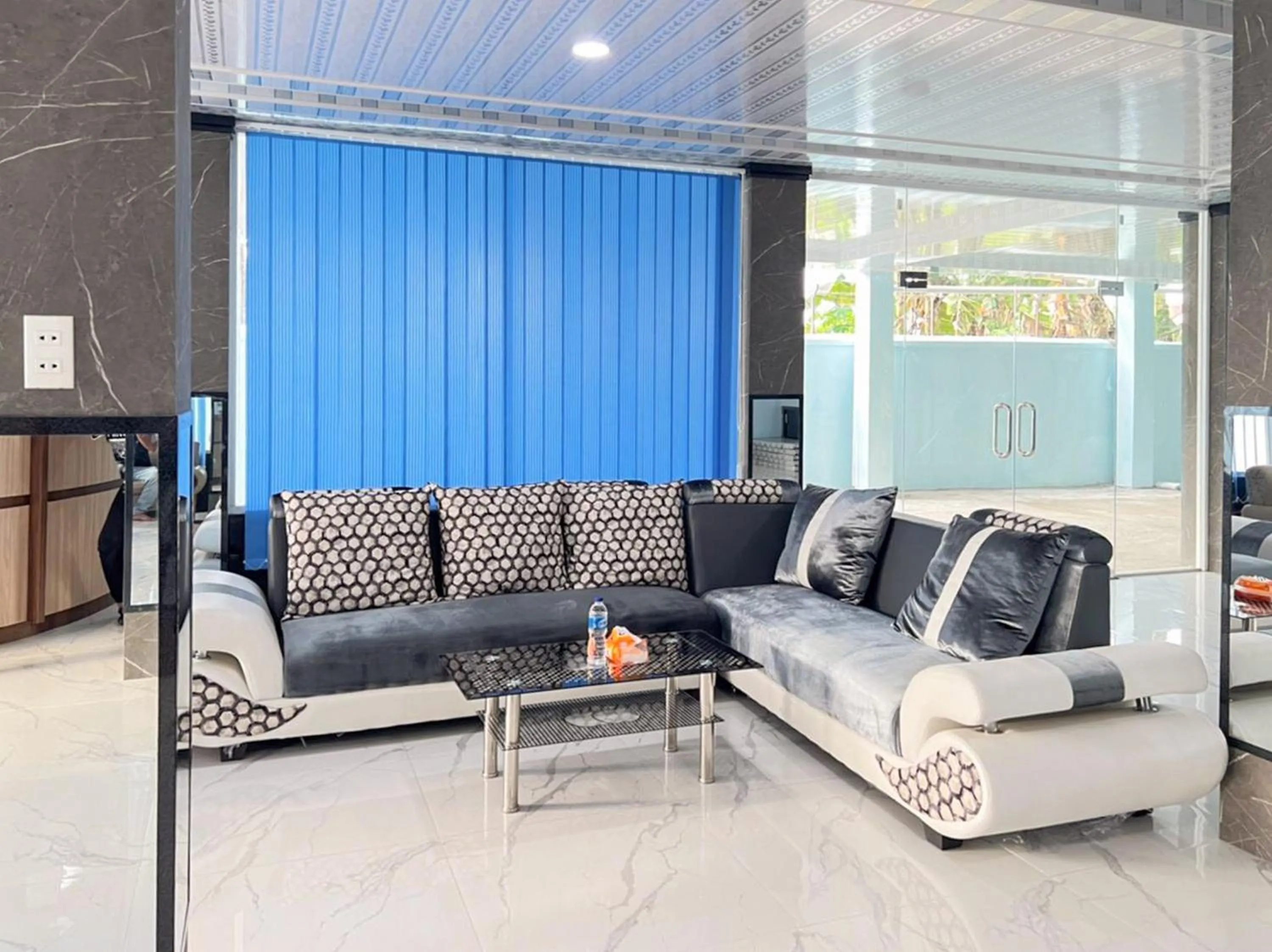 Seating area in RedDoorz @ Jalan Lintas Pematangsiantar