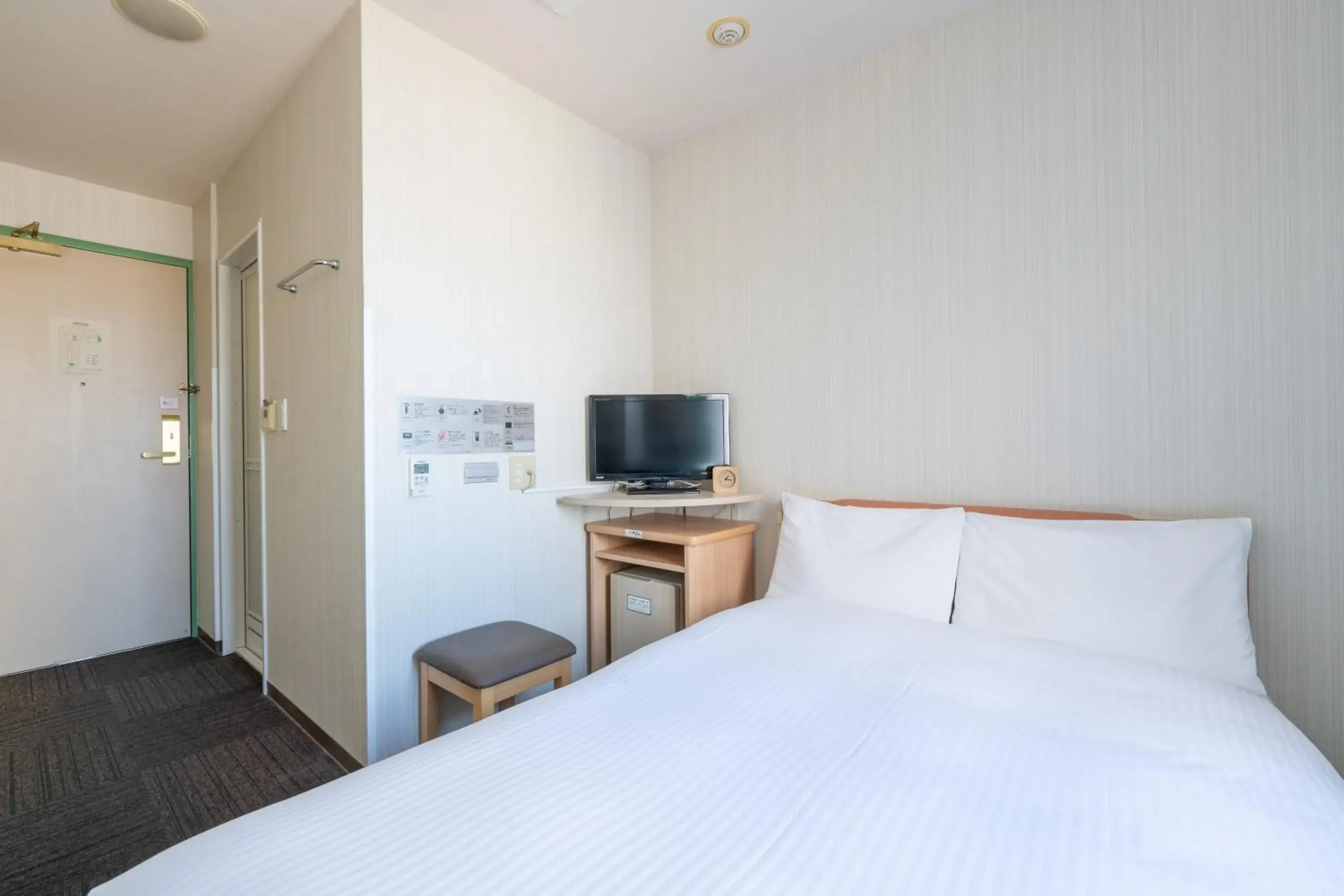 Double Room with Small Double Bed - Smoking in Washington R&B Hotel Morioka Ekimae Double Room with Small Double Bed - Smoking in Washington R&B Hotel Morioka Ekimae