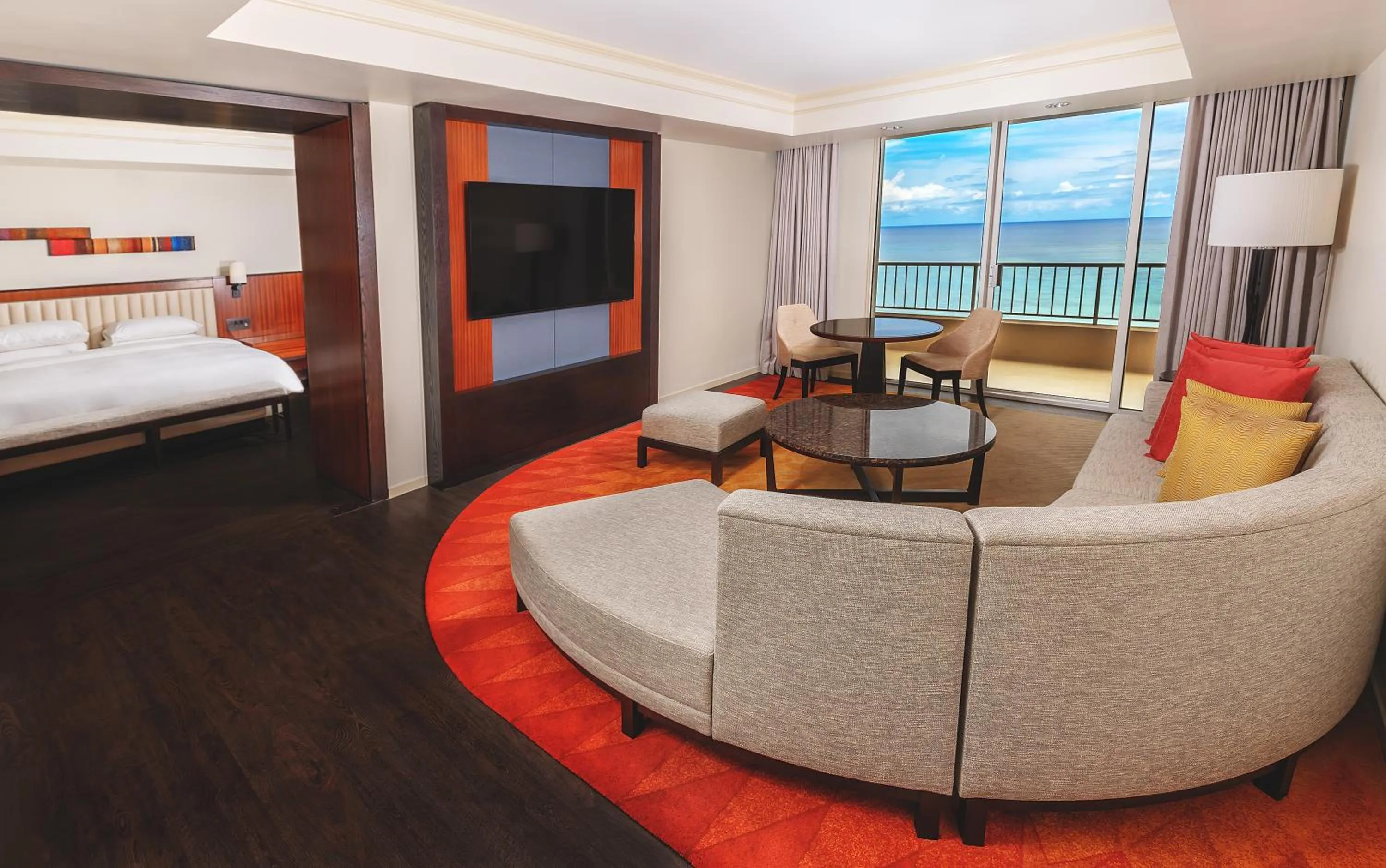 Living room, Bed in Hyatt Regency Guam