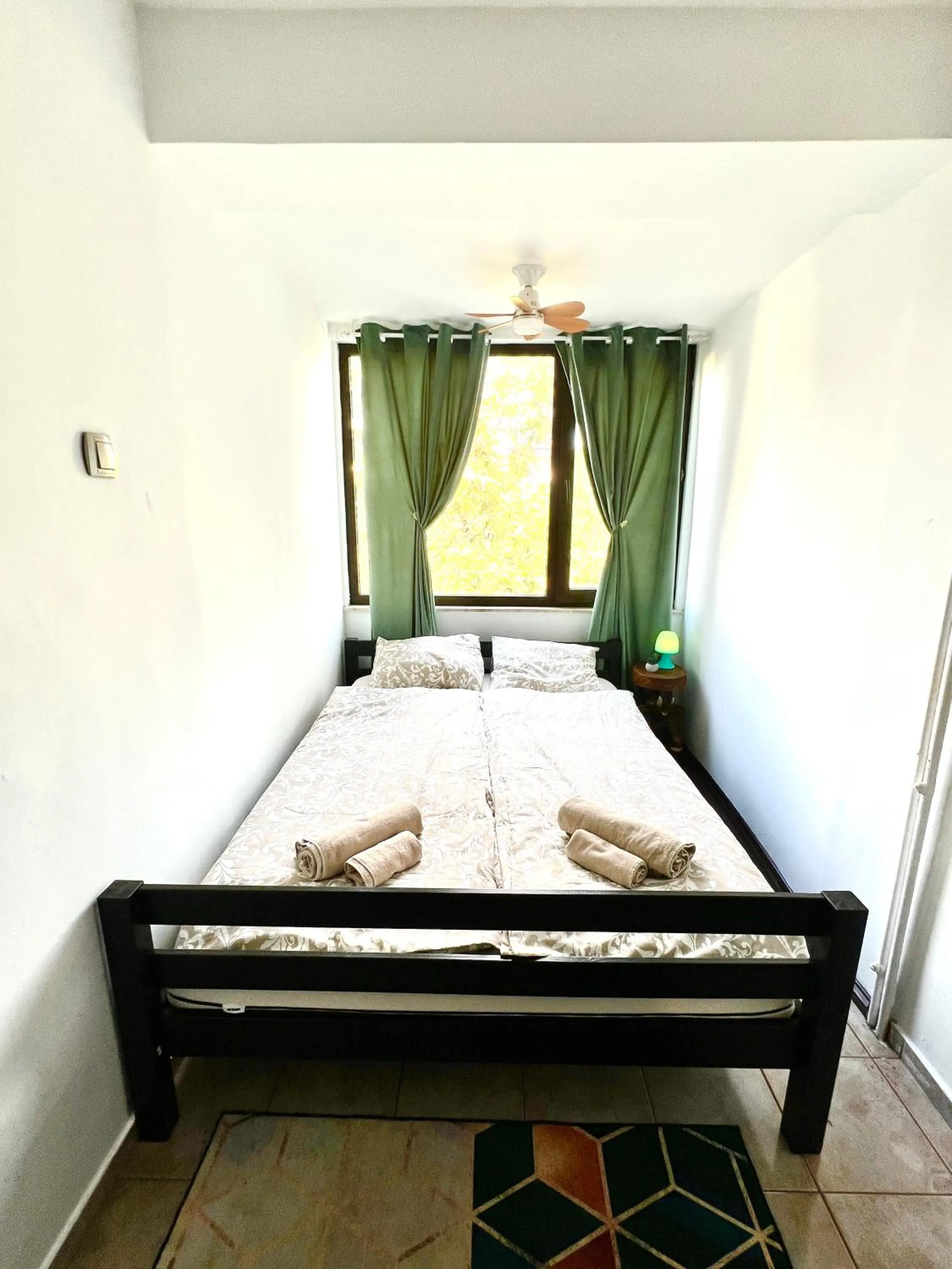 Bed in The Green Apartment 2BR - free parking