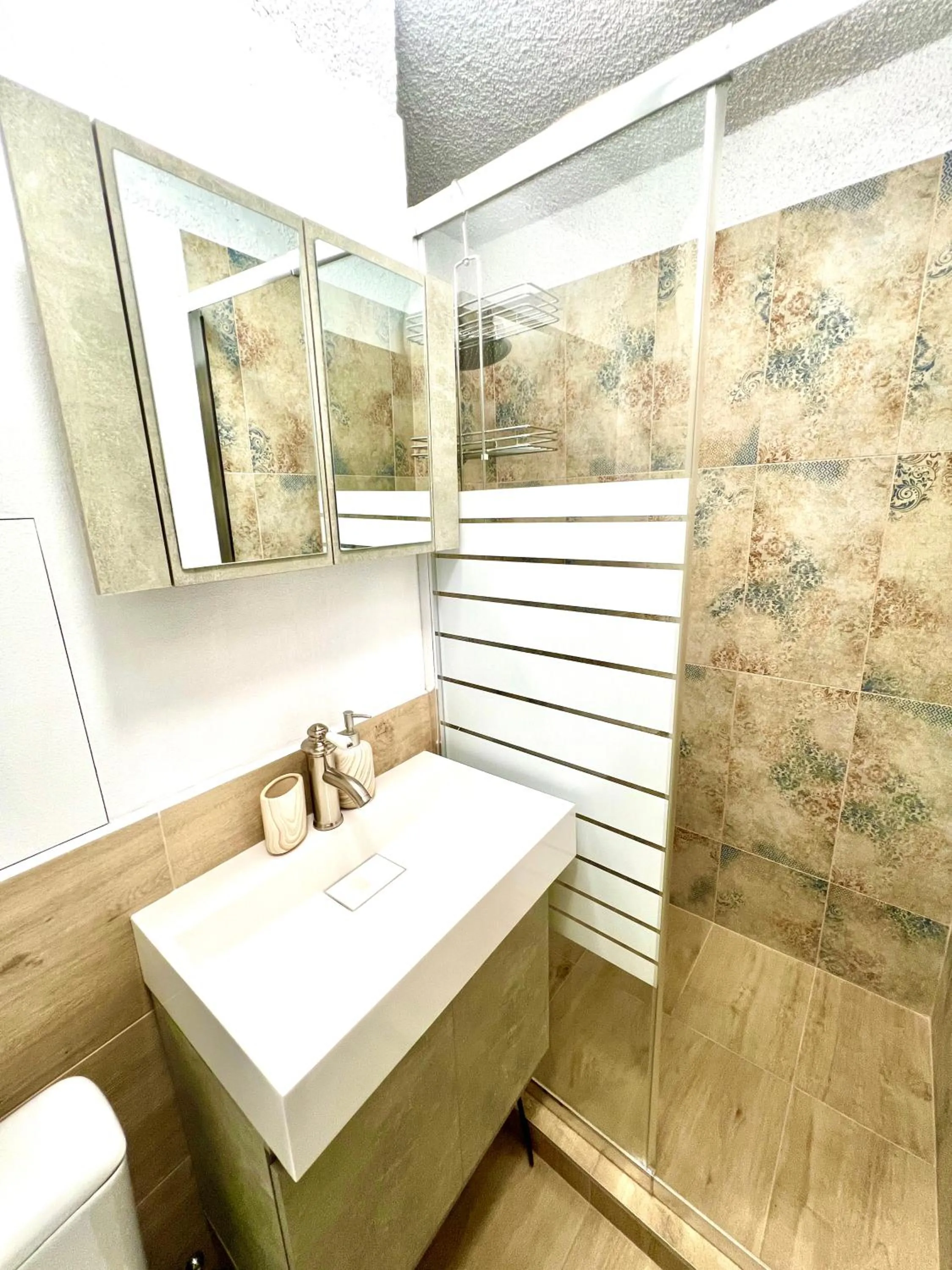 The Green Apartment 2BR - free parking