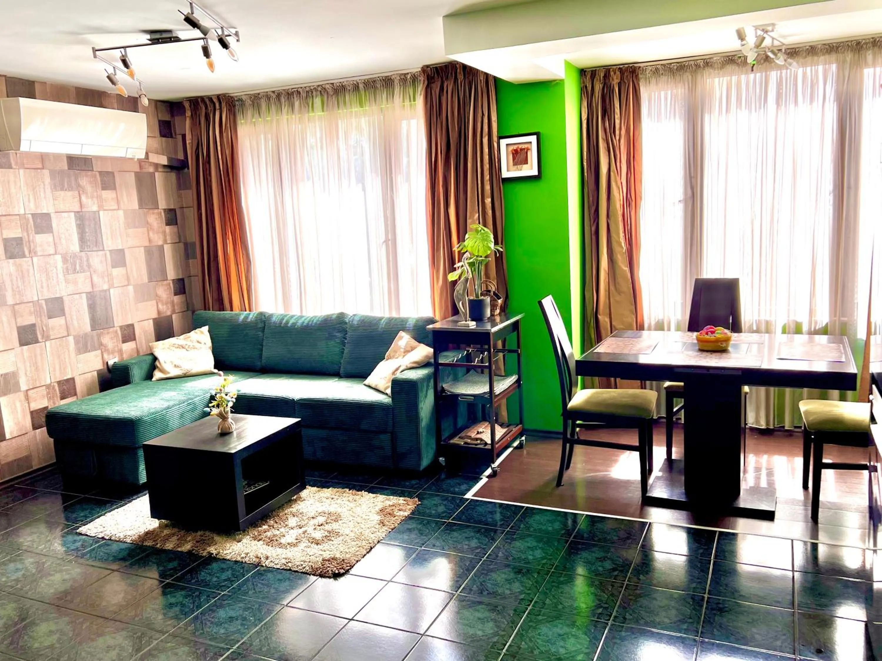 The Green Apartment 2BR - free parking