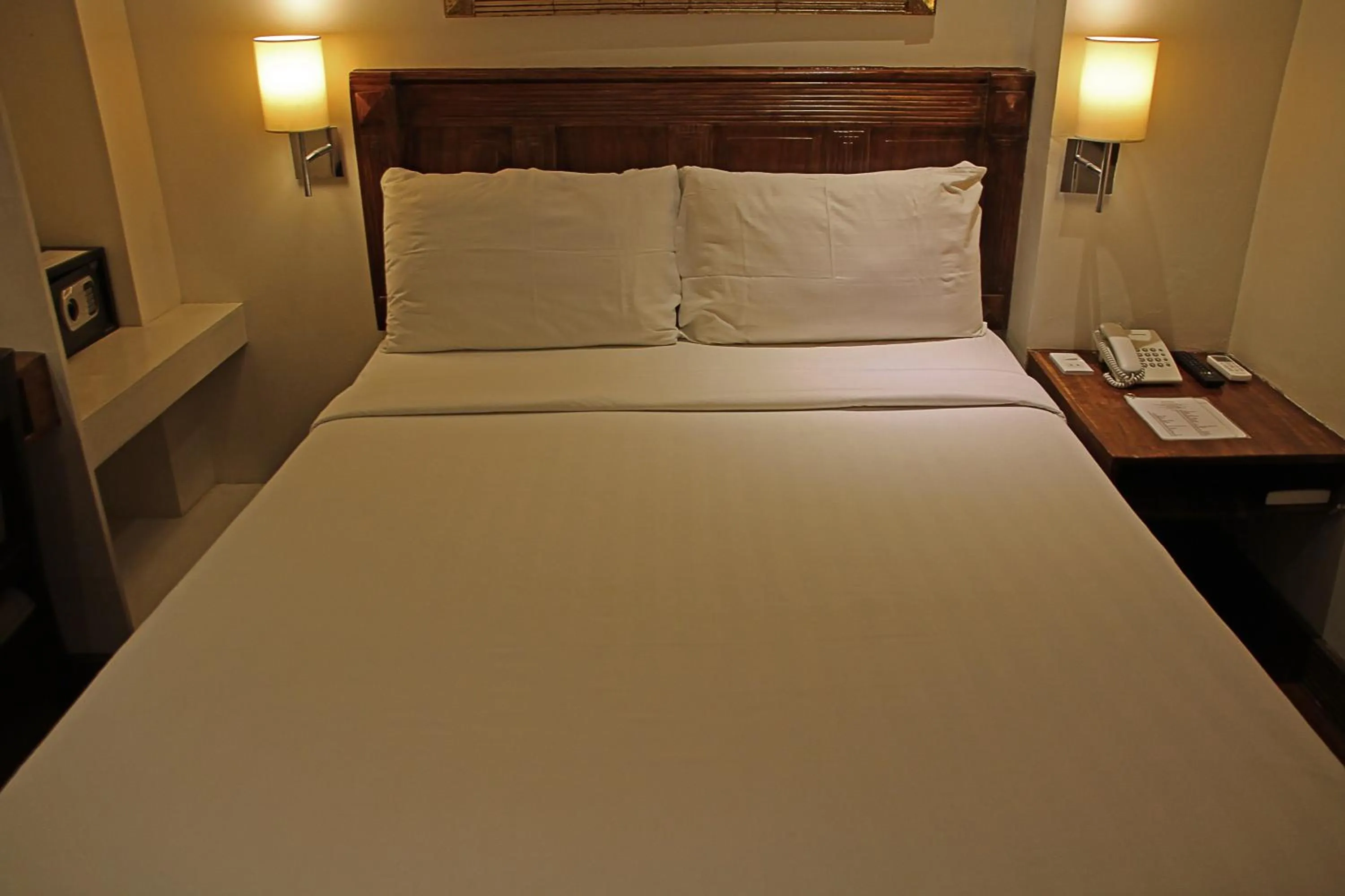 Bedroom, Bed in Hotel Veneto De Vigan