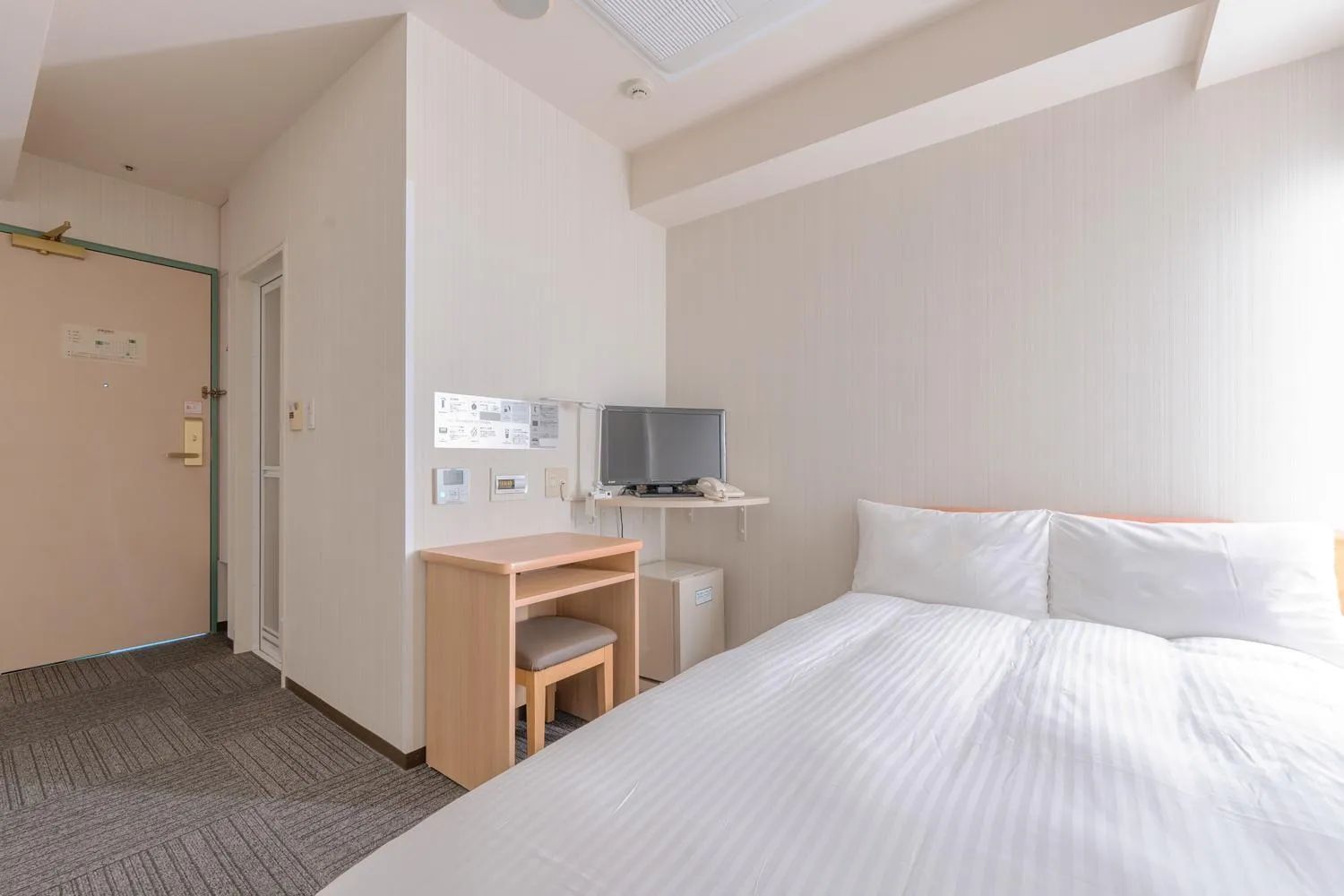 Photo of the whole room, Bed in washington R&B Hotel Kanazawa Station Nishiguchi