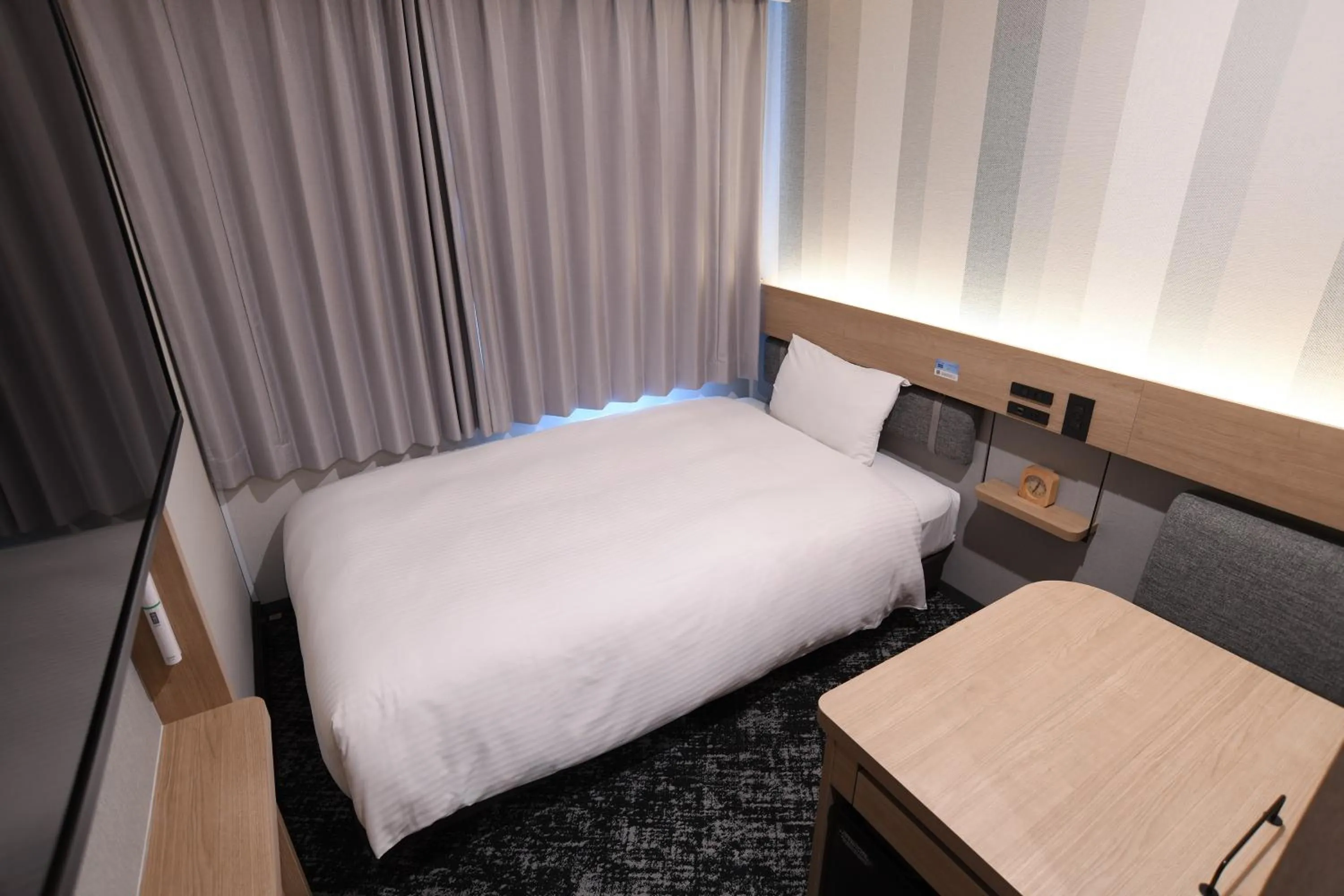 Double Room with Small Double Bed - Non-Smoking in R&B Hotel Otsuka Eki Kitaguchi
