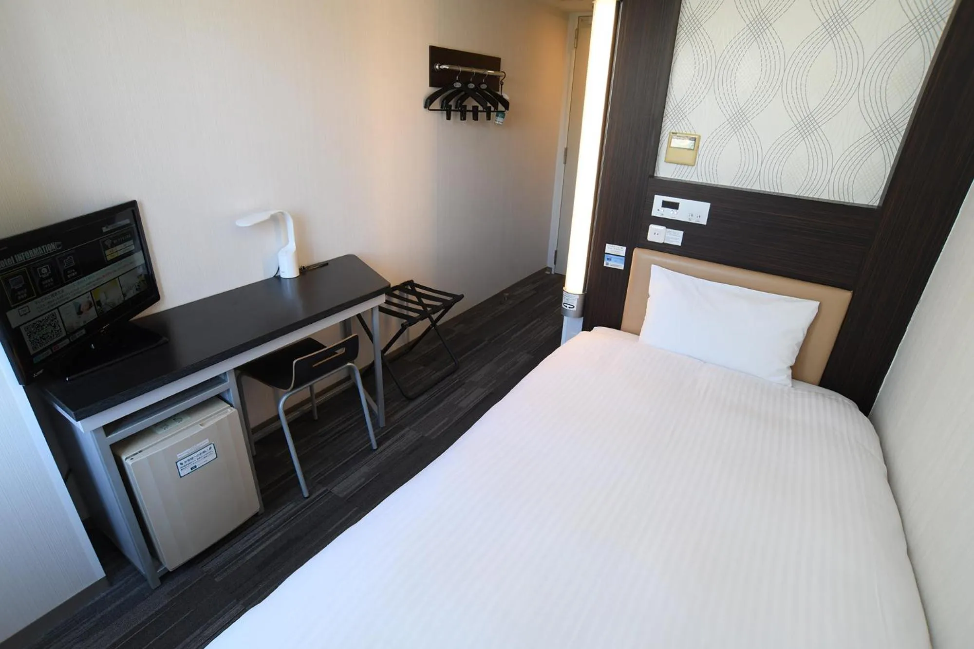 Photo of the whole room, Bed in Washington R&B Hotel Hachioji