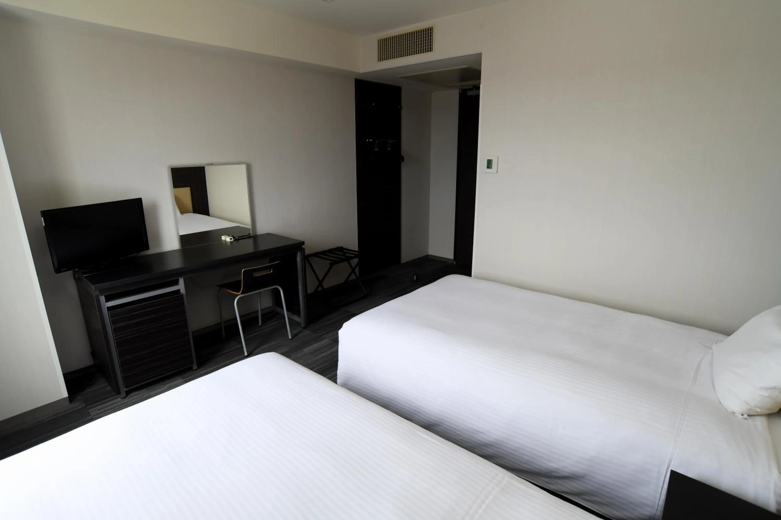 Photo of the whole room, Bed in Washington R&B Hotel Hachioji