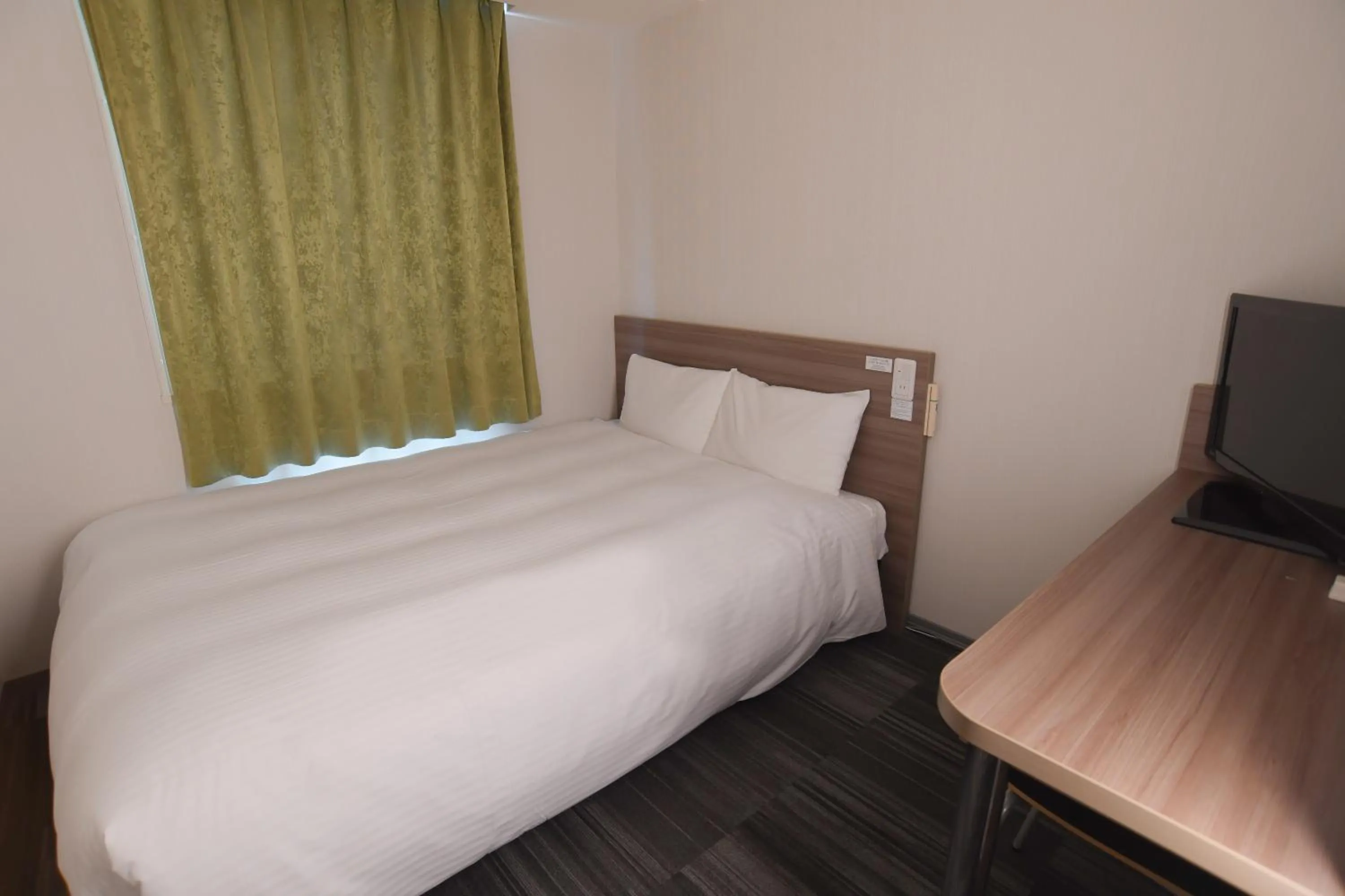 Photo of the whole room, Bed in Washington R&B Hotel Hachioji