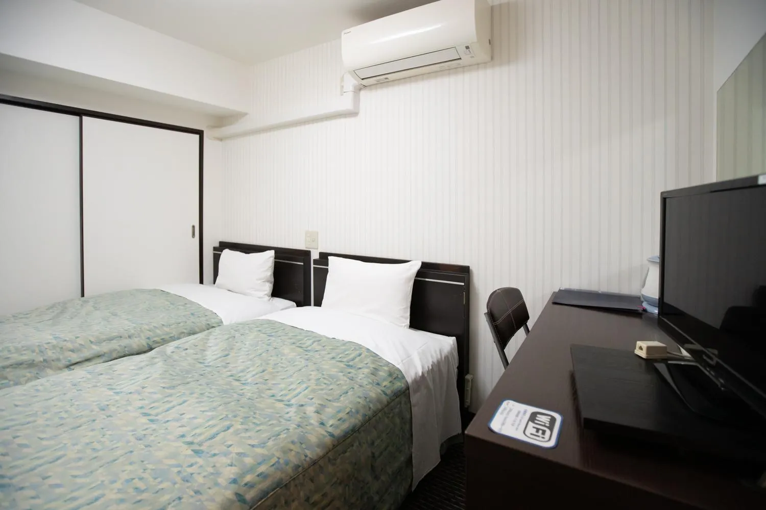 Bed in Business Inn Sennichimae Hotel