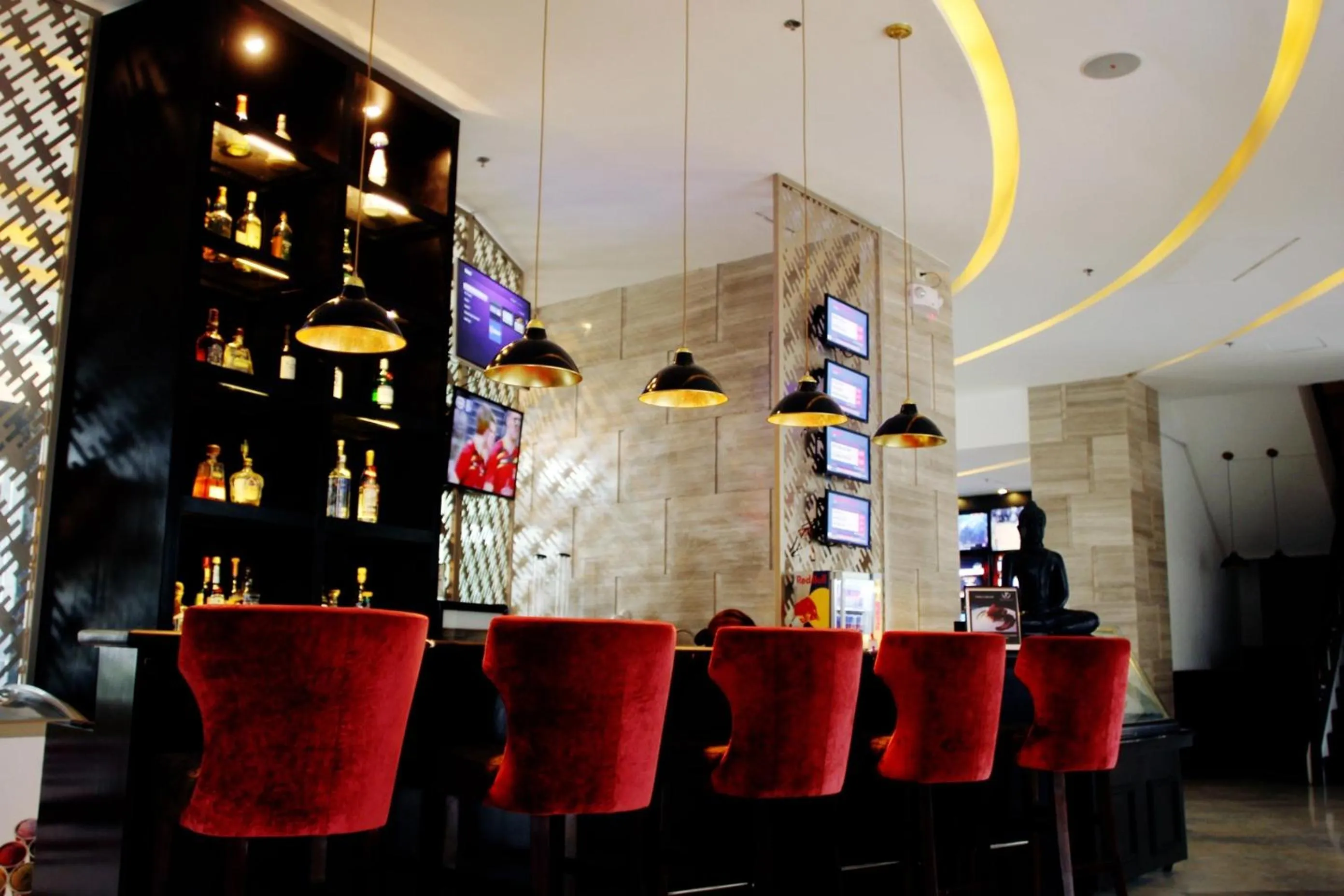 Restaurant/places to eat in The Penthouse Hotel and Residences