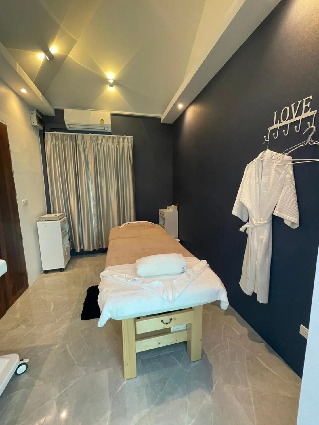 Massage in Skeyndor Health & Resort