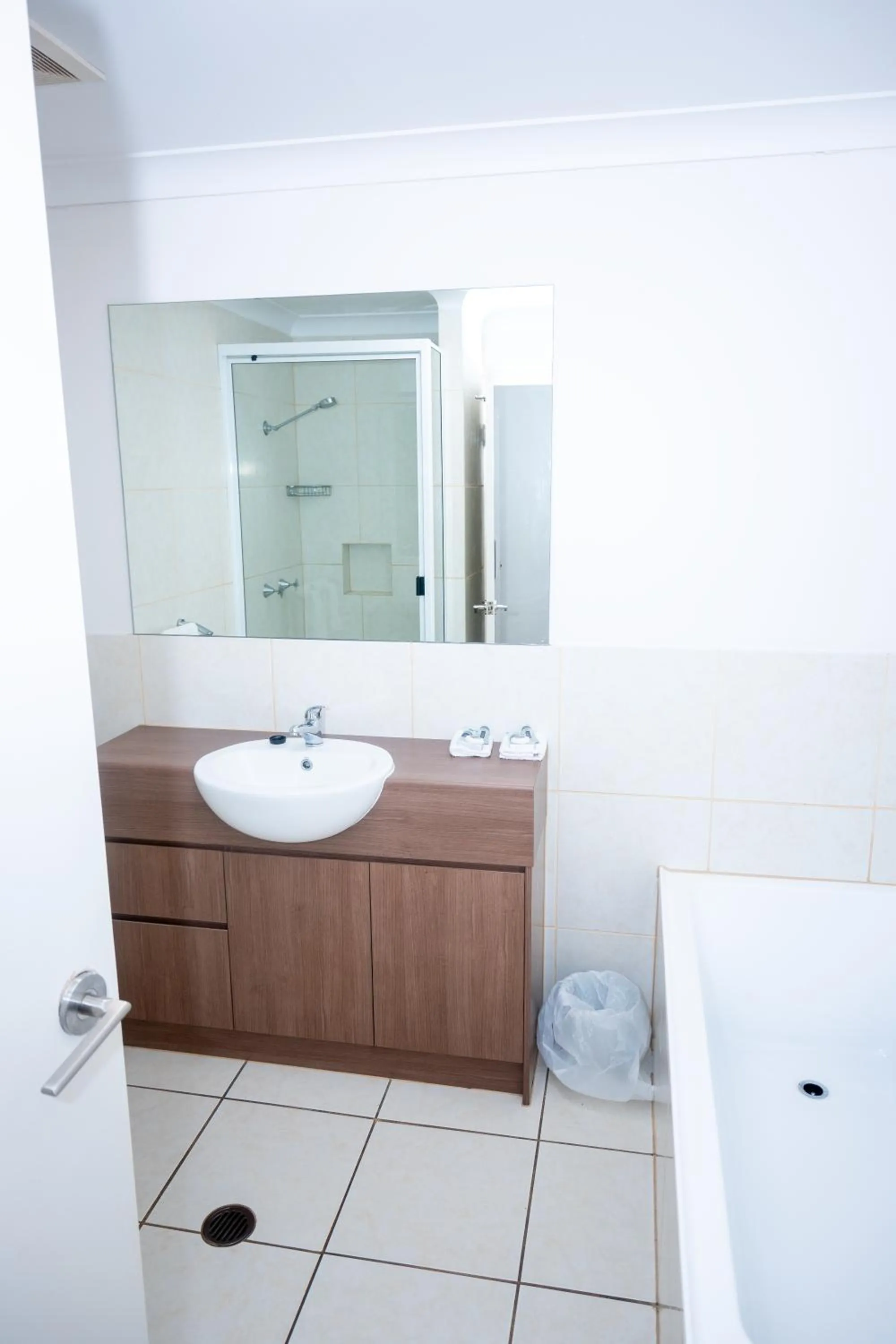 The Australian Hotel Motel