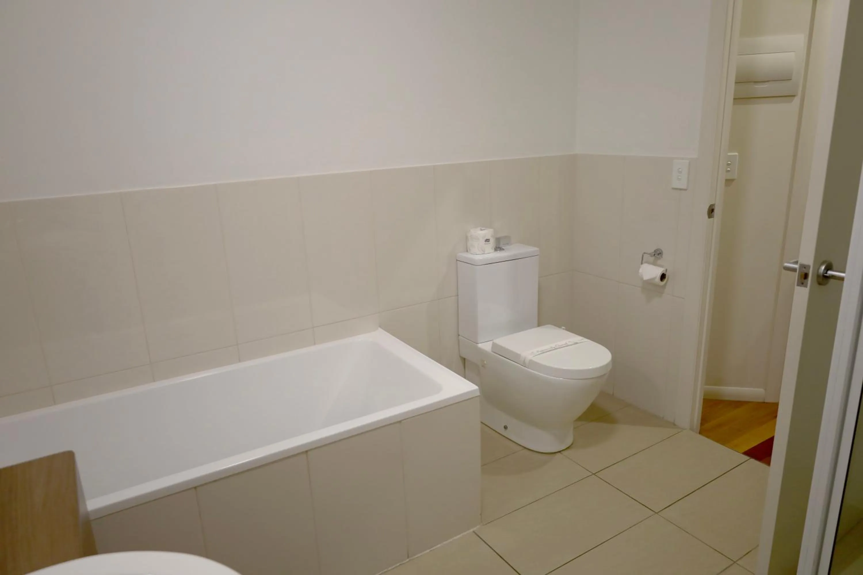 Bathroom in The Australian Hotel Motel