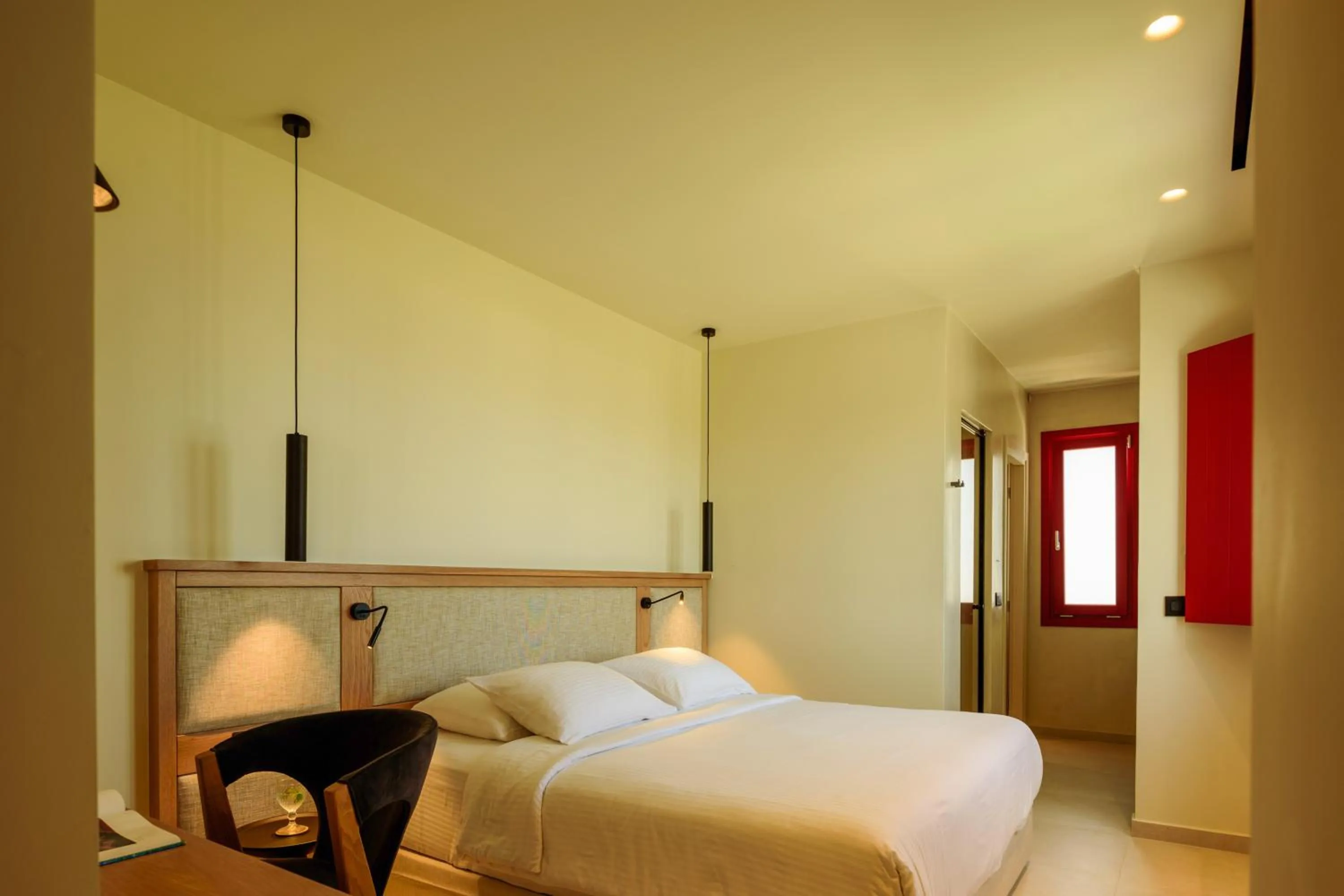 Shower, Bed in 11:11 By Potnia