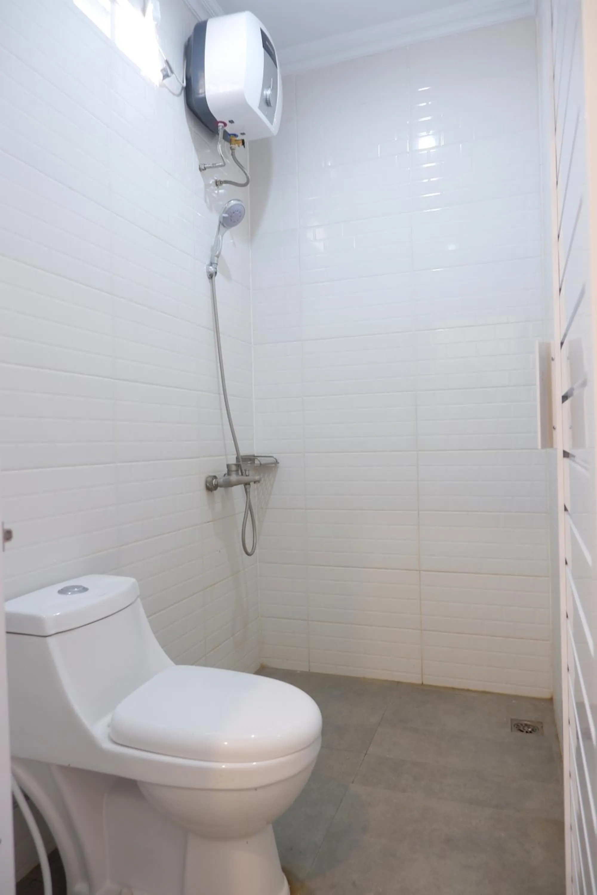 Shower in Homestay Joglo Seruni Syariah