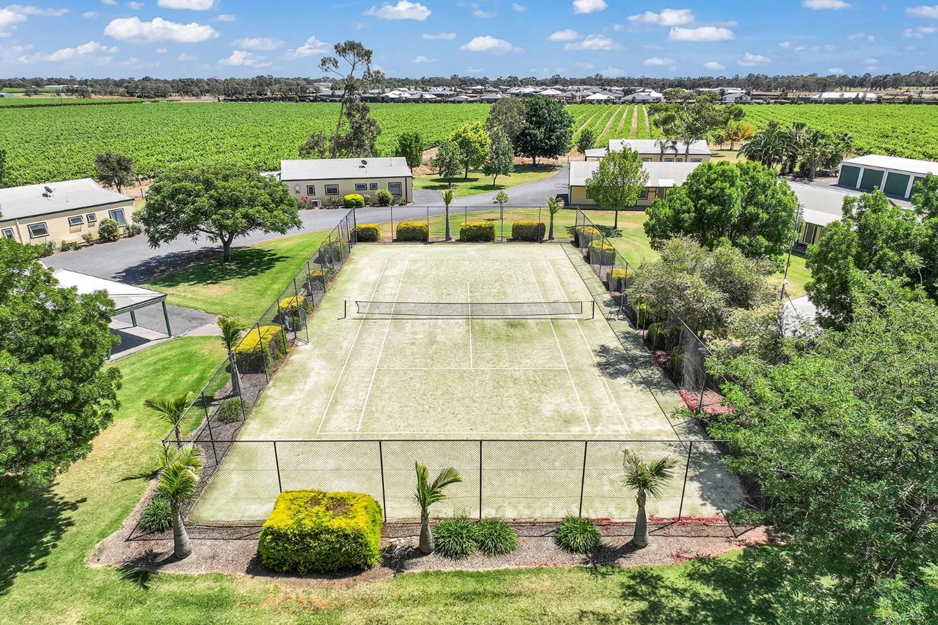 Tennis court in Murray River Resort