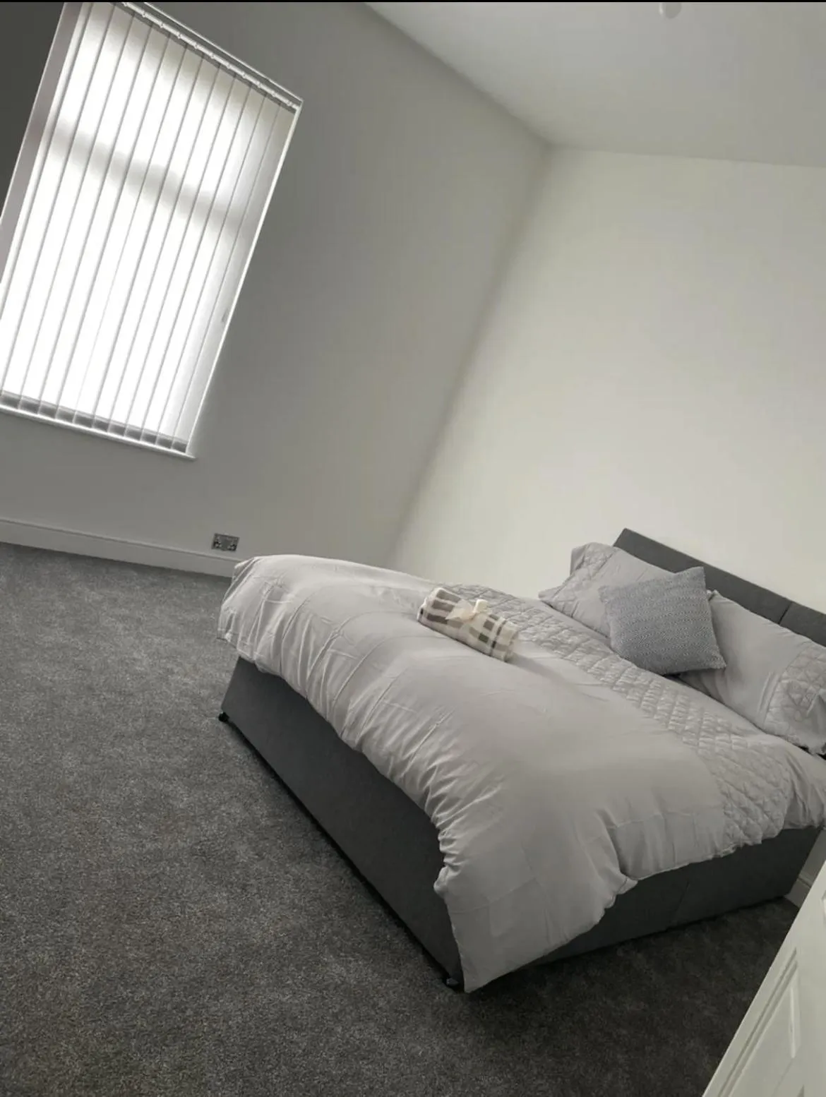Bedroom, Bed in Denton House