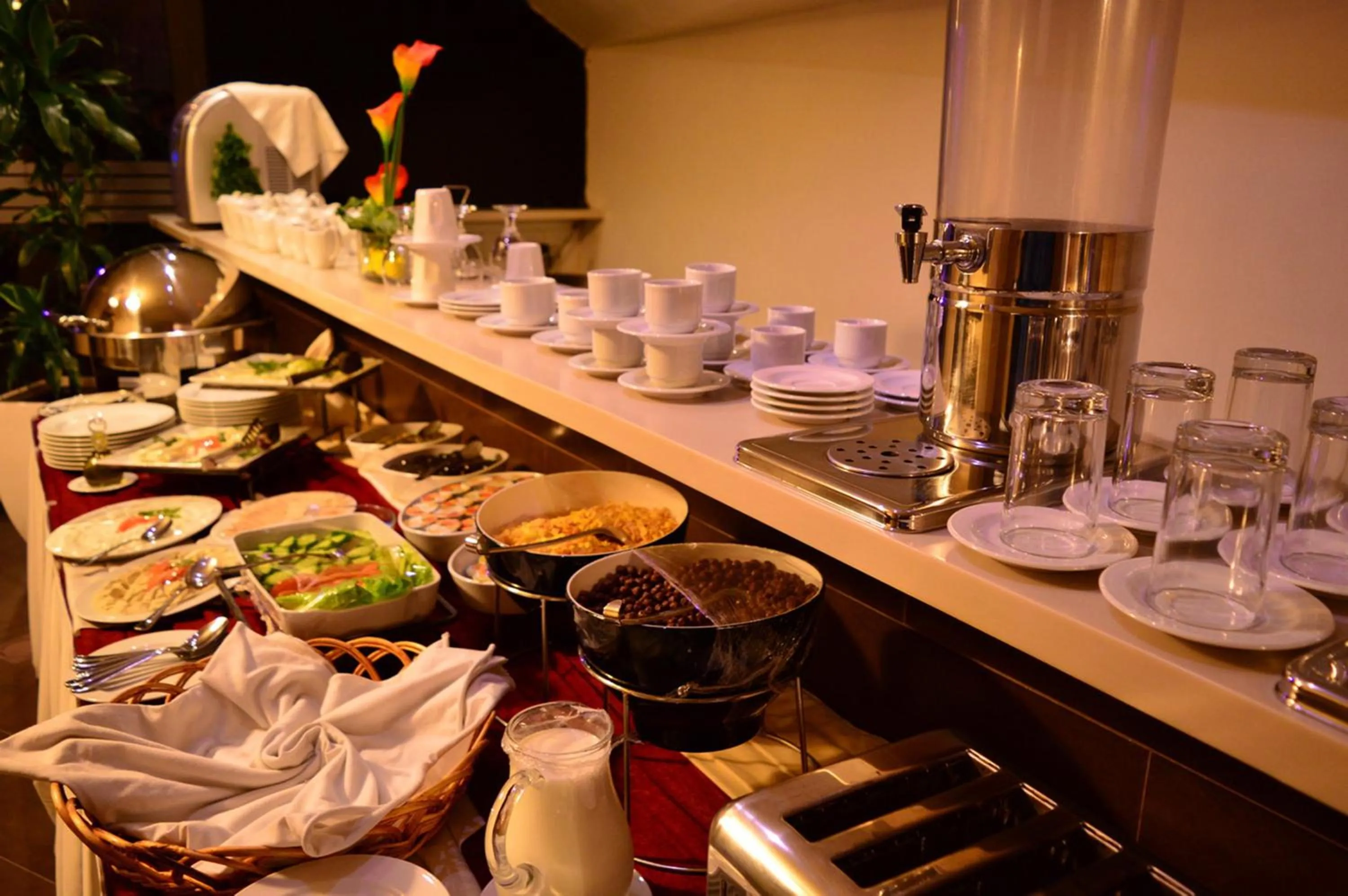 Restaurant/places to eat in Nadine Hotel Suites