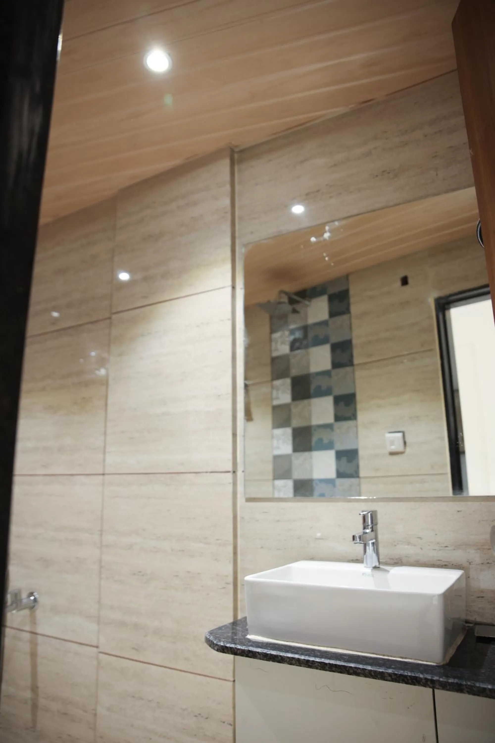 Shower in Lords Eco Inn, Ambaji