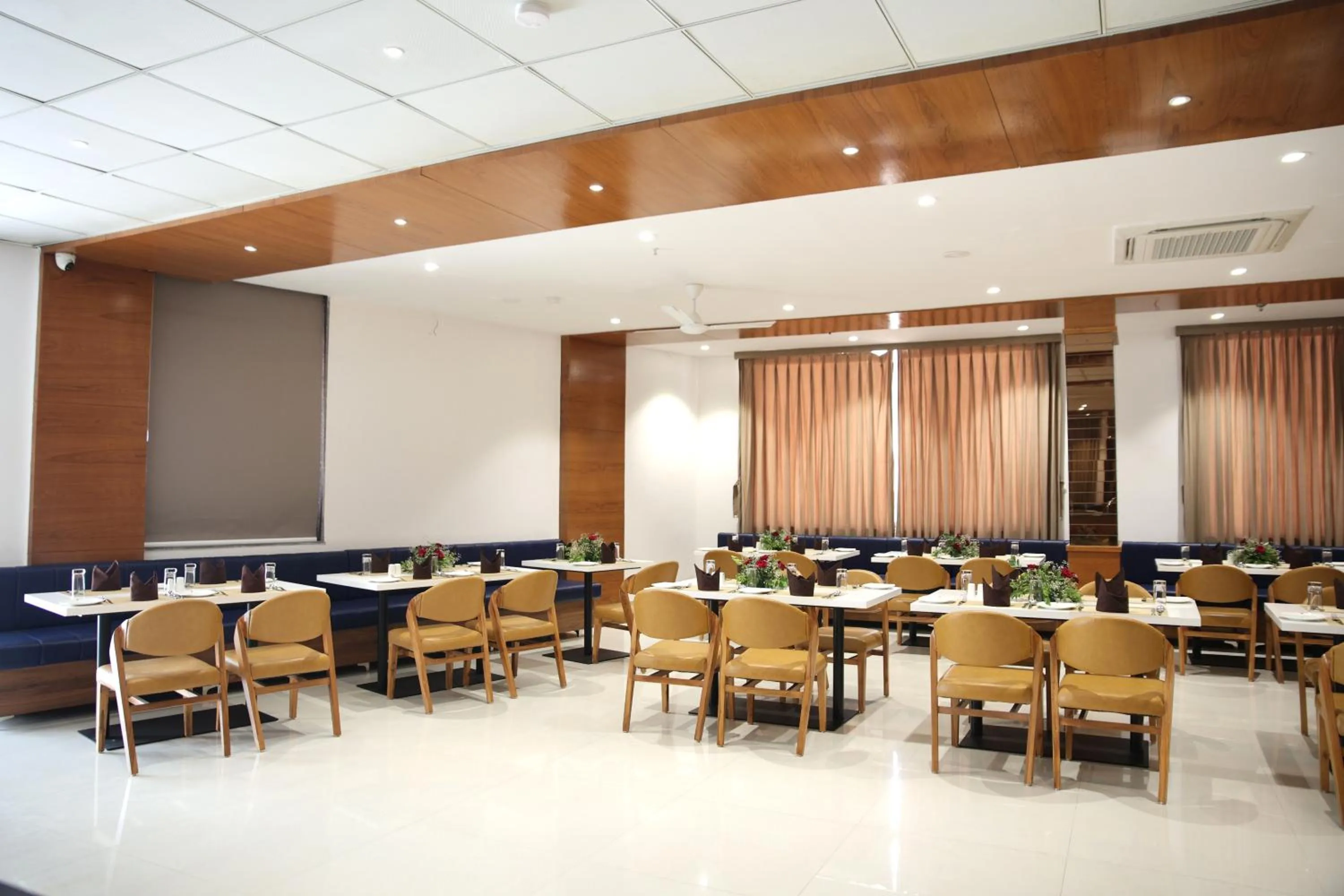 Restaurant/places to eat in Lords Eco Inn, Ambaji