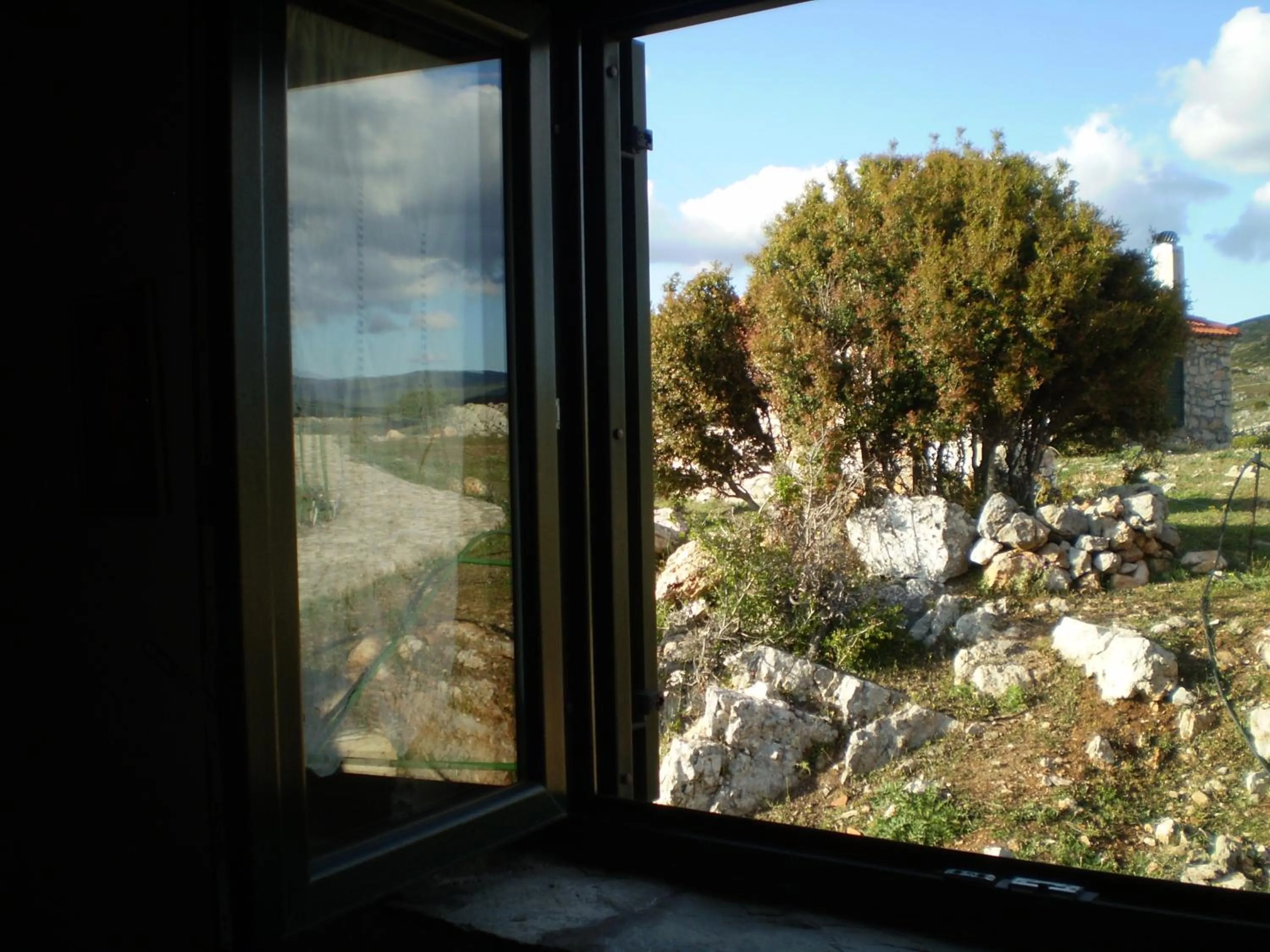 Facade/entrance in Arachovitika Kalivia